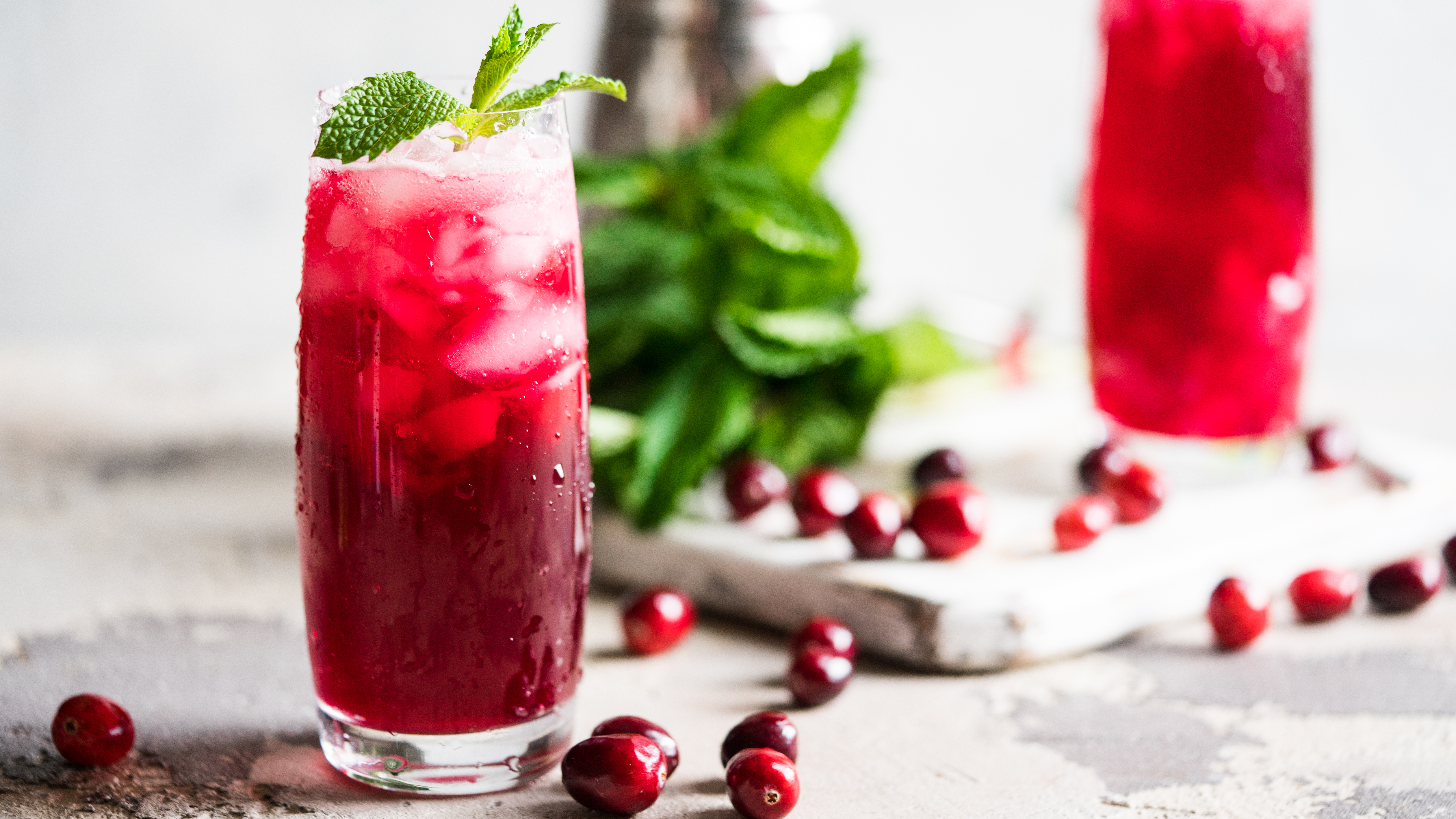 CRANBERRY AND VODKA SPARKLE