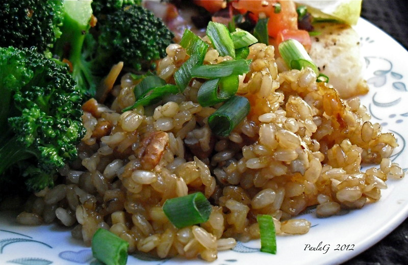 BROWN RICE WITH ONIONS, GARLIC, AND PECANS