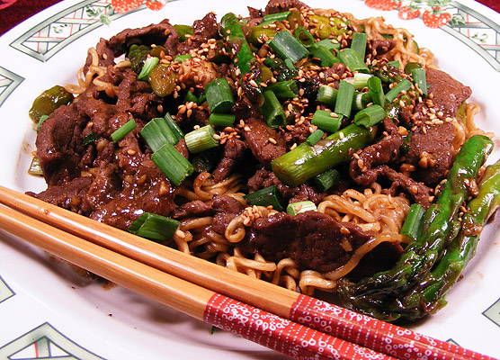 SESAME BEEF AND ASPARAGUS STIR FRY