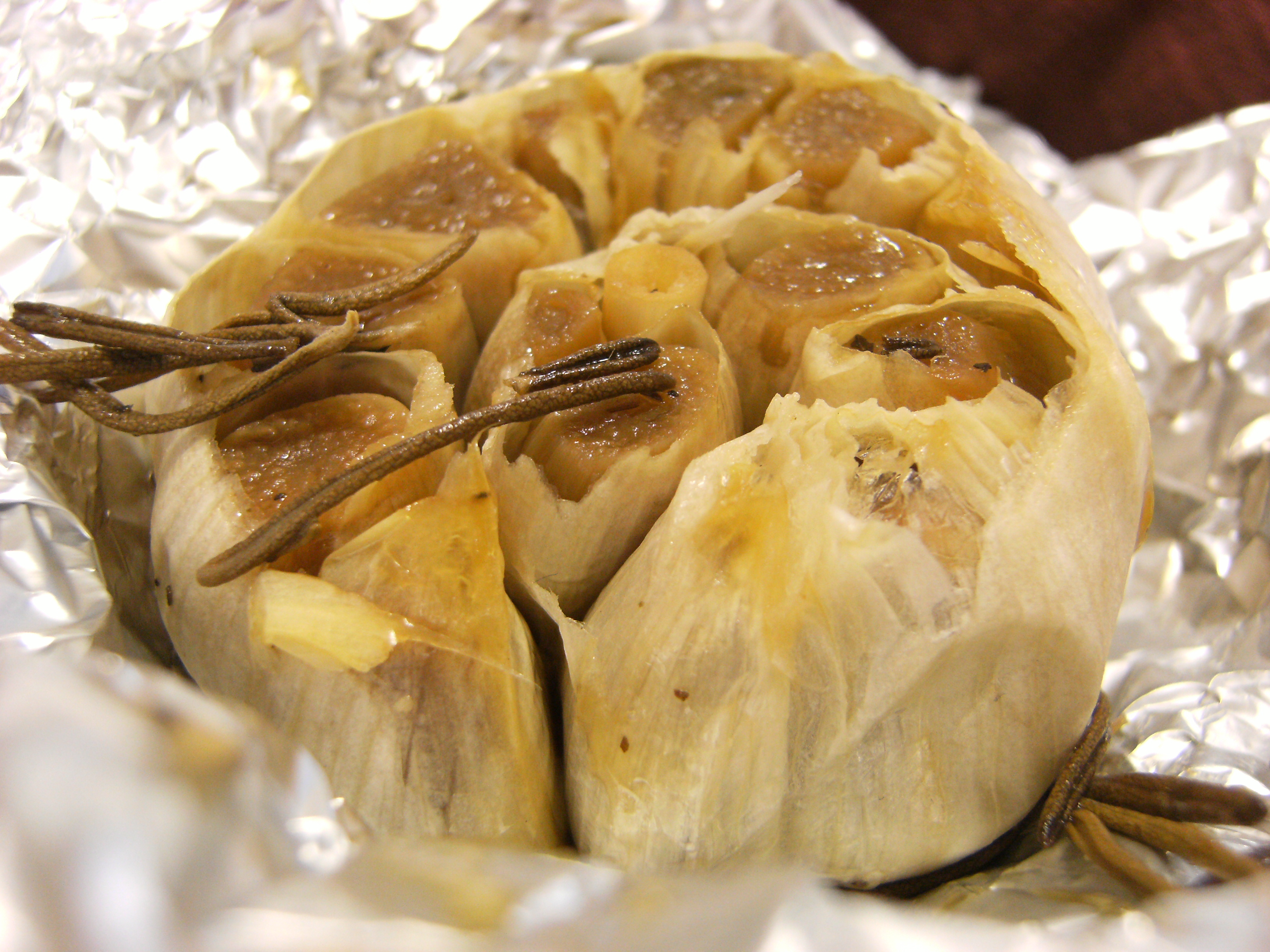 HOW TO ROAST GARLIC