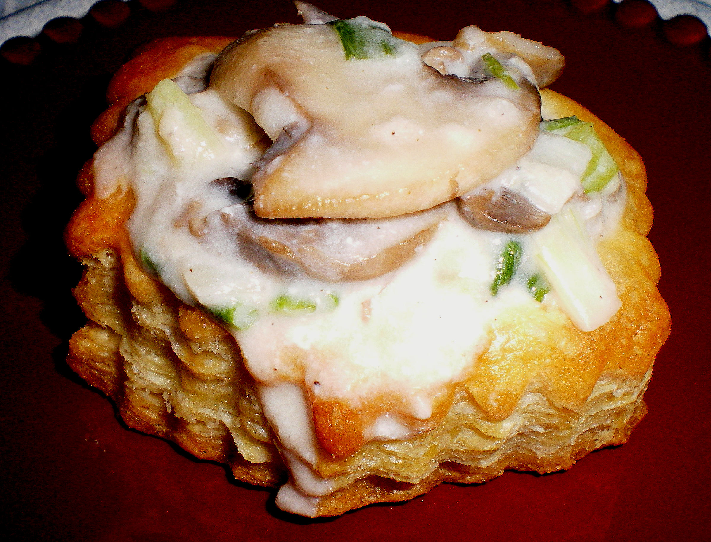 MUSHROOMS IN CREAMY WINE SAUCE