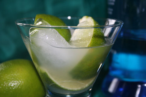 CAIPIROSCA (BRAZILIAN LIME COCKTAIL)