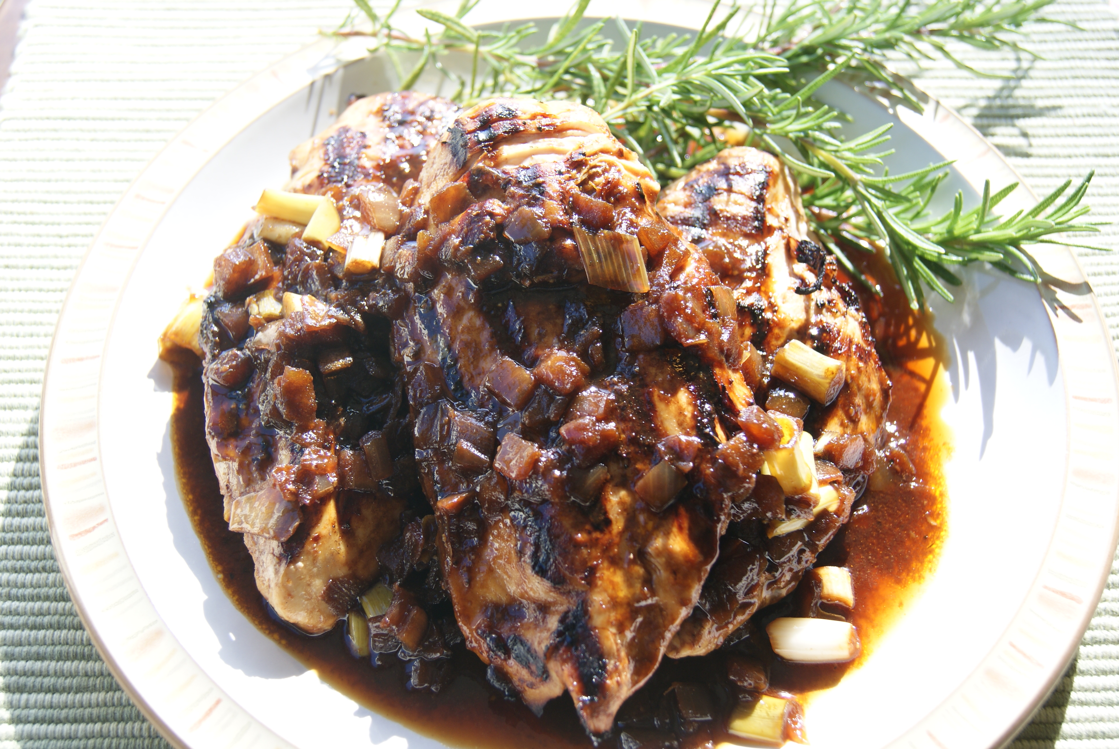 CHICKEN IN BALSAMIC BARBECUE SAUCE