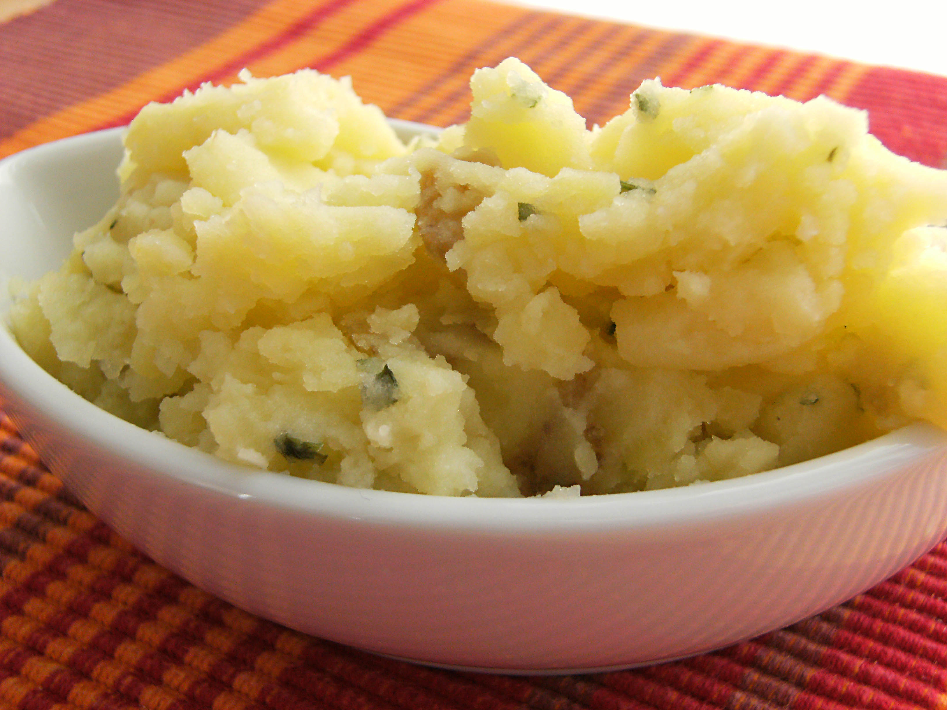 BUTTERMILK AND CHIVE MASHED POTATOES