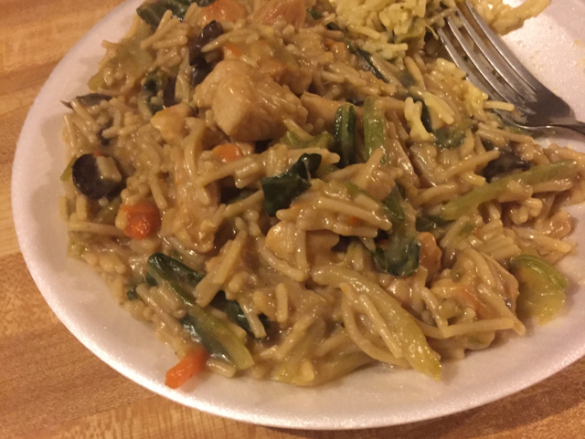 CHICKEN LO MEIN WITH VEGETABLES