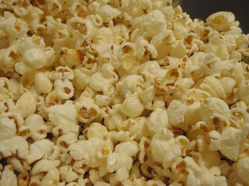 KETTLE CORN IN A WHIRLEY POP