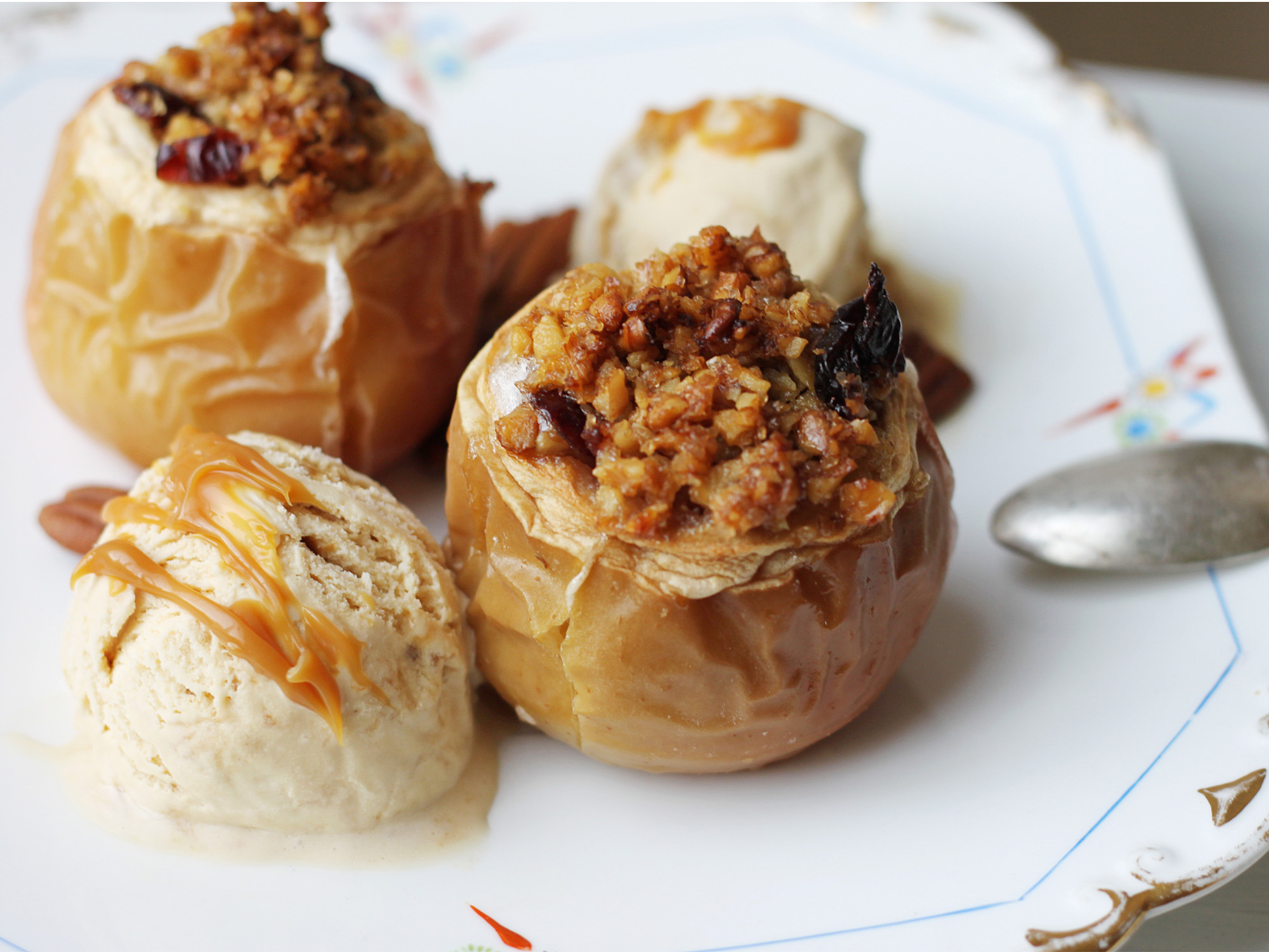 SLOW-COOKED BAKED APPLES