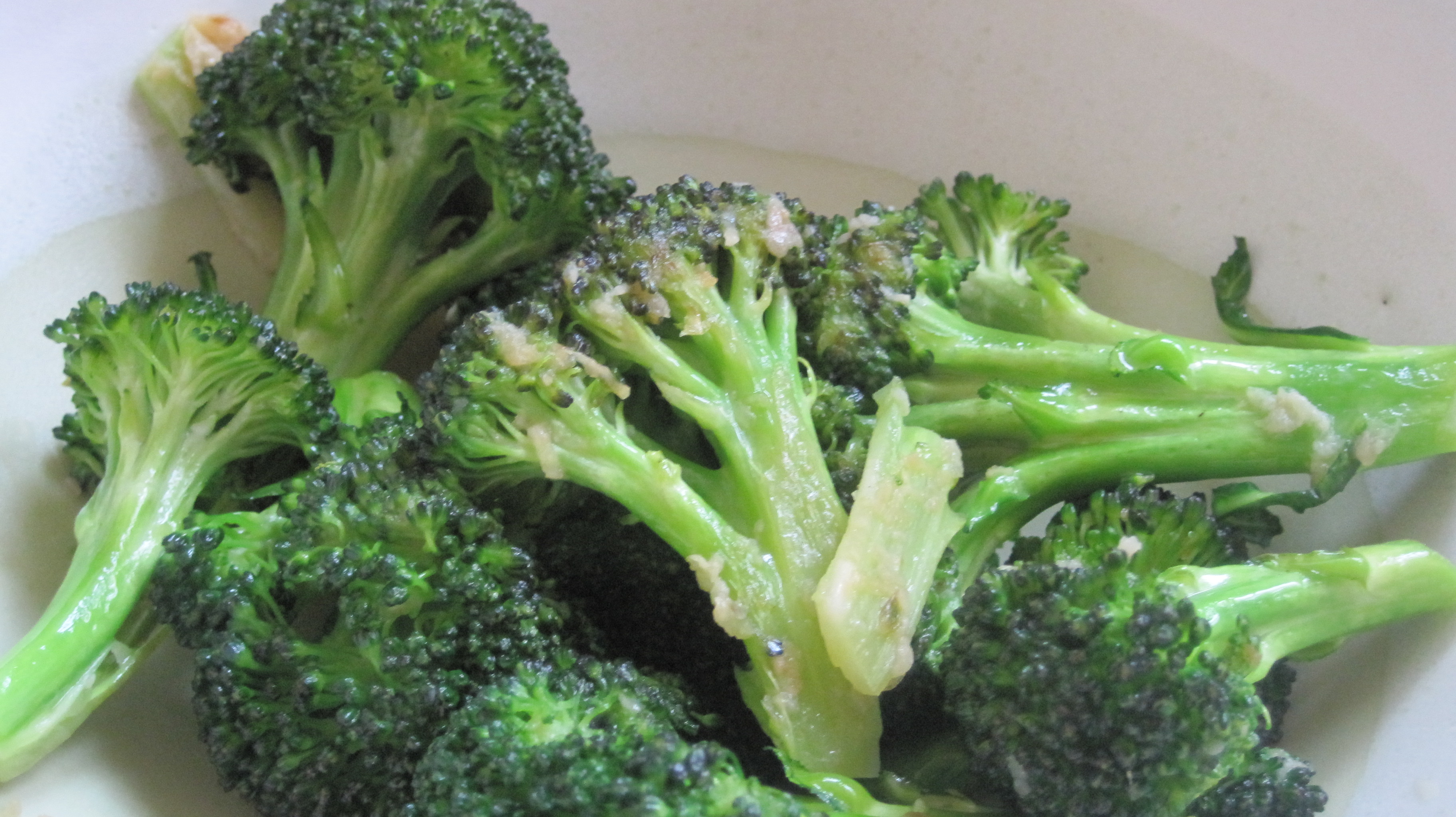 BROCCOLI SAUT WITH GARLIC AND OLIVE OIL