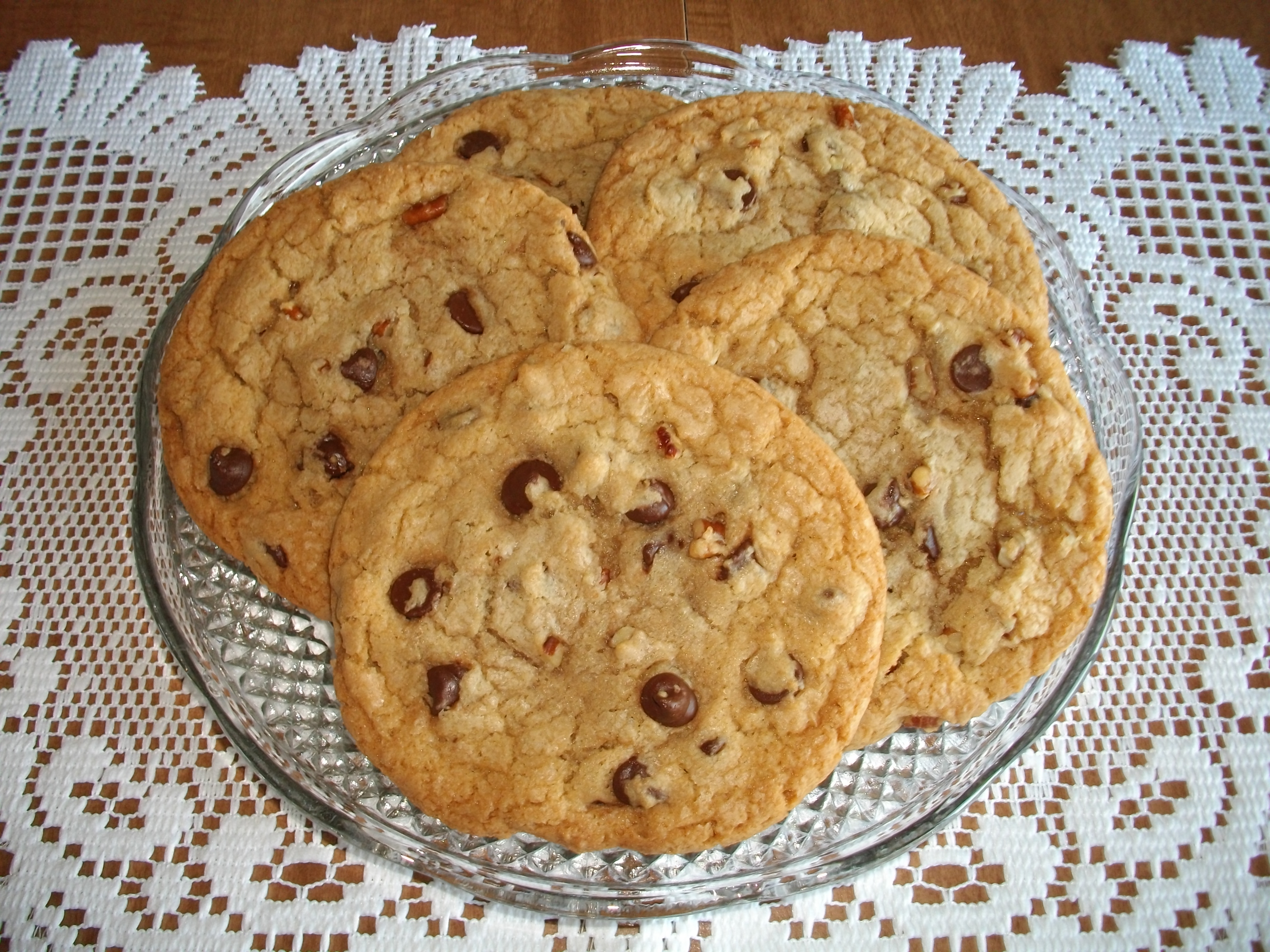 KITTENCAL'S JUMBO CHEWY BAKERY-STYLE CHOCOLATE CHIP COOKIES