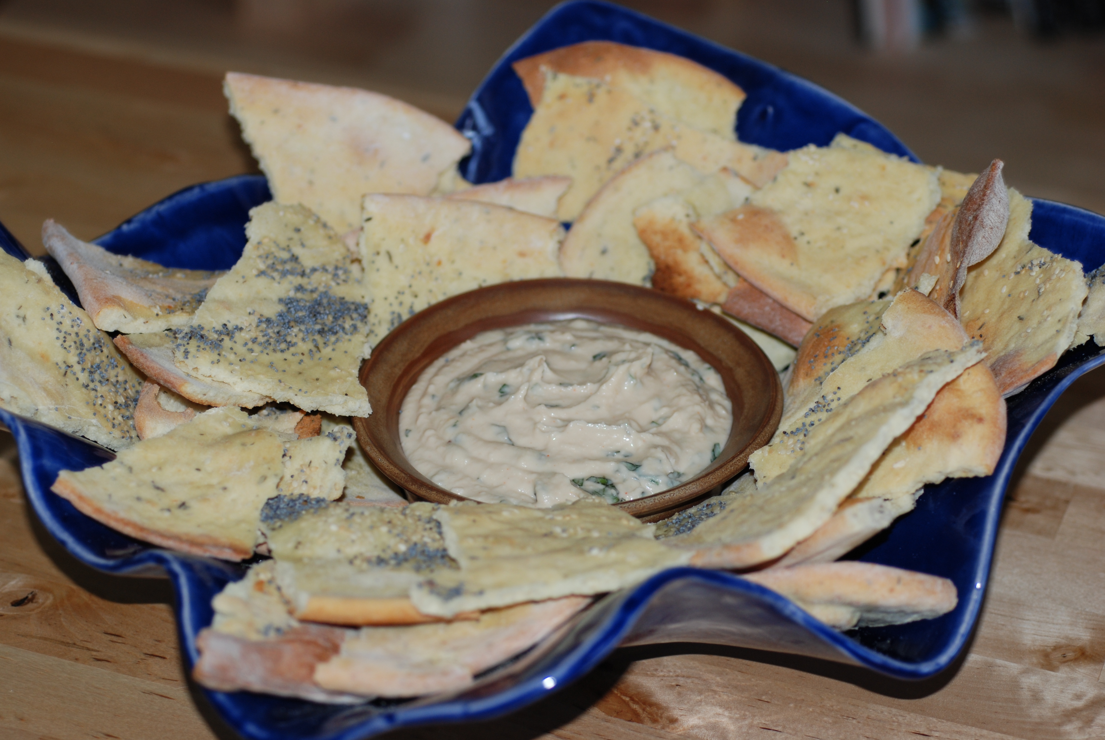 GARLICKY BASIL SPREAD