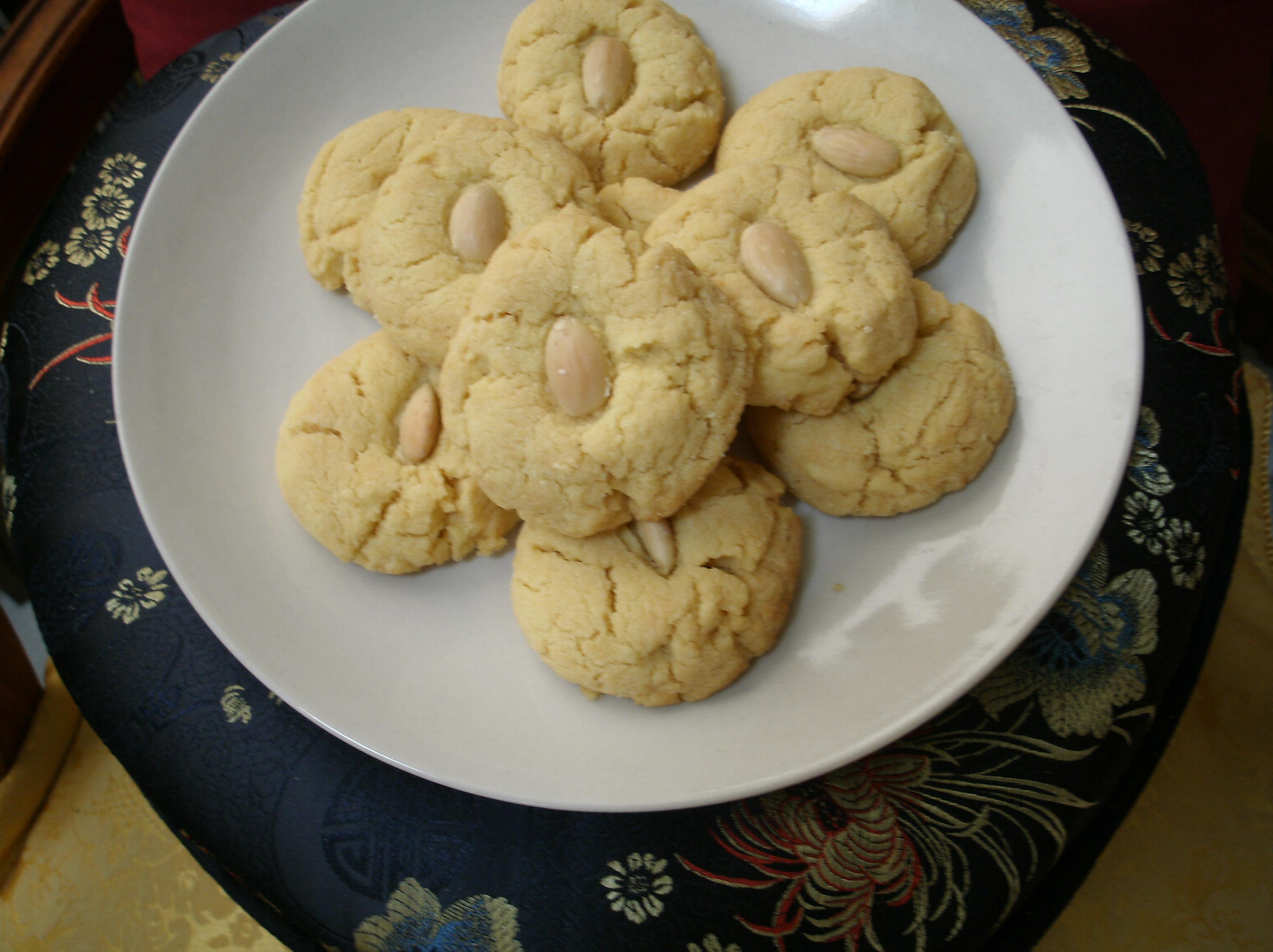 Chinese Almond Cookies Recipe Food Com Beat egg yolk with 1 tablespoon of water and brush mixture over the top of the unbaked cookies. chinese almond cookies