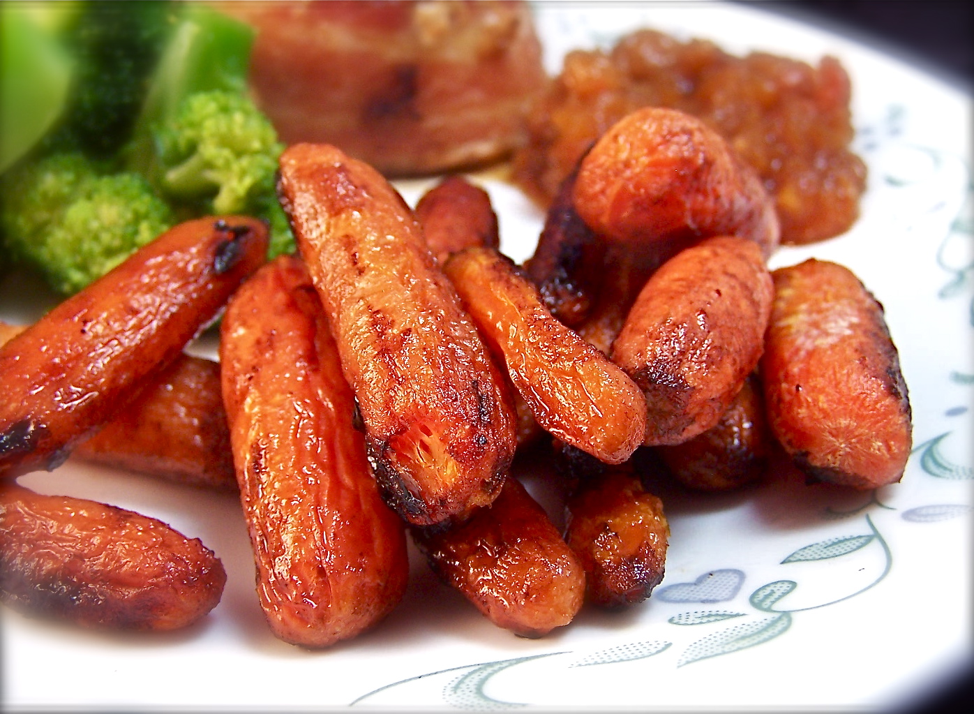 BALSAMIC AND BROWN SUGAR ROASTED CARROTS