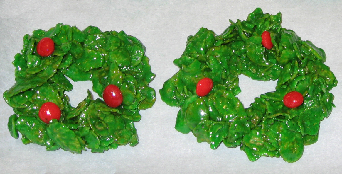 CHRISTMAS HOLLY WREATH CLUSTERS