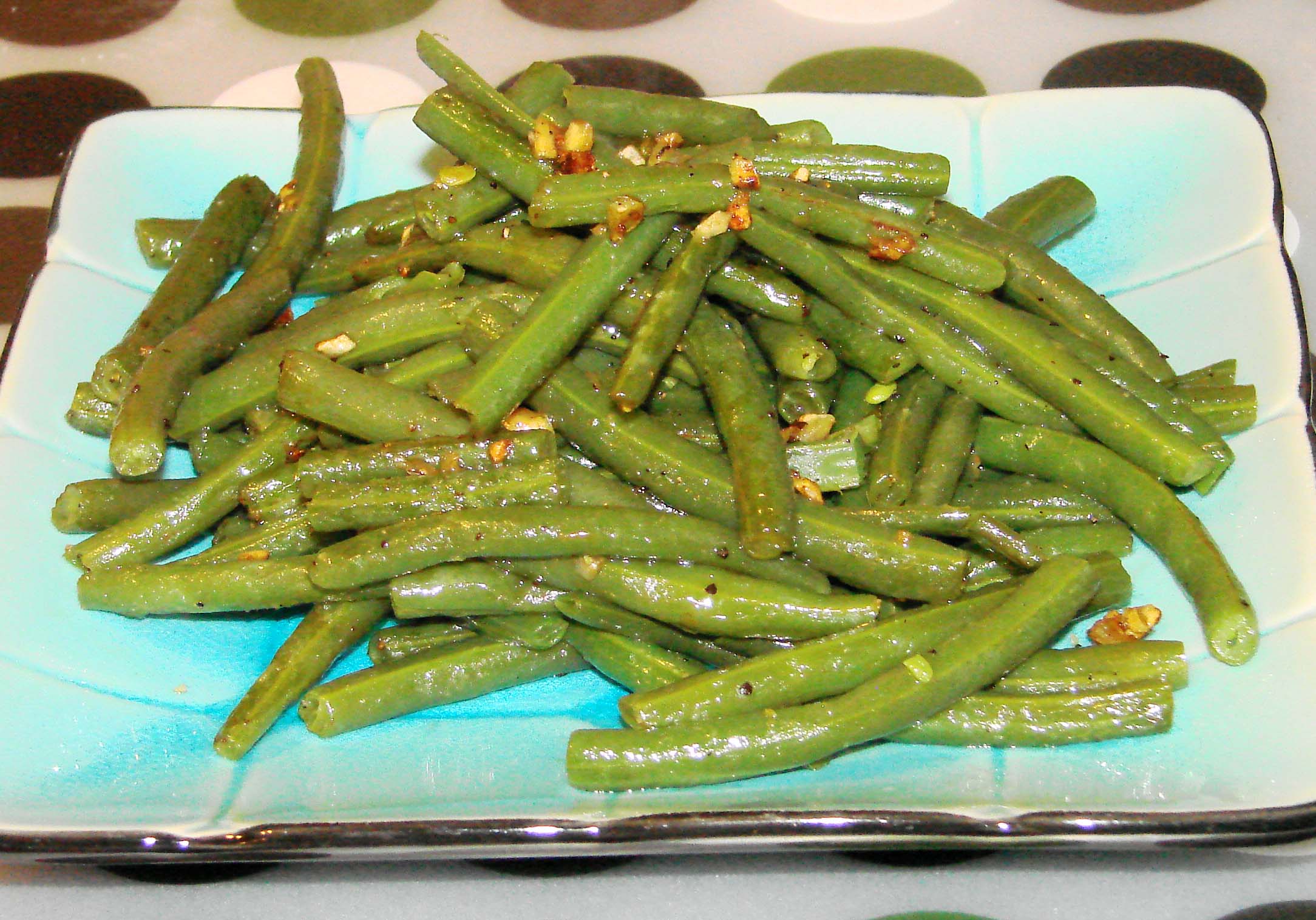 GREEN BEANS WITH LEMON-GARLIC SEASONING