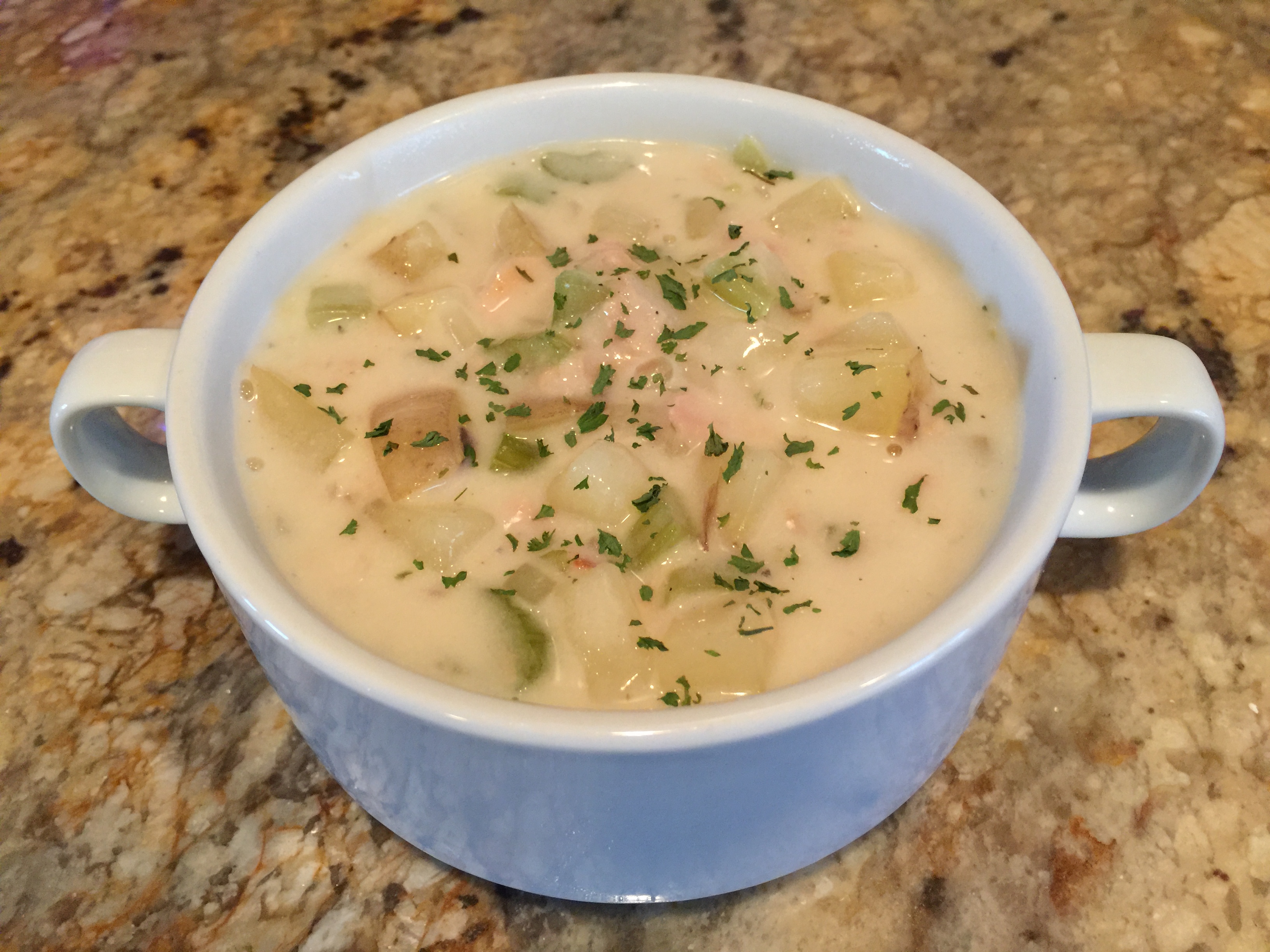 CROCK POT CLAM CHOWDER