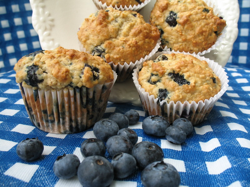 BLUEBERRY-OATMEAL MUFFINS