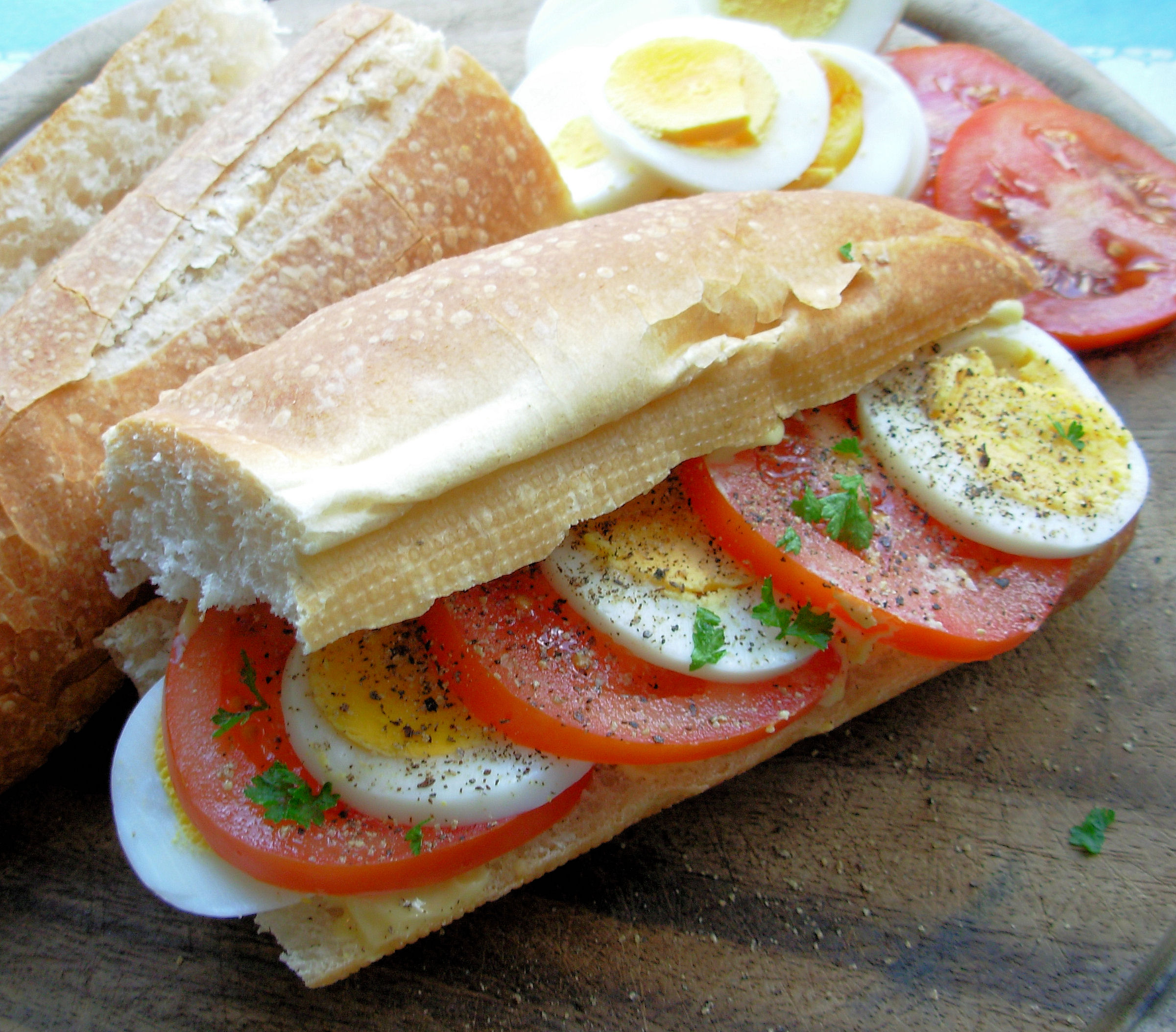 EGG & TOMATO SANDWICH