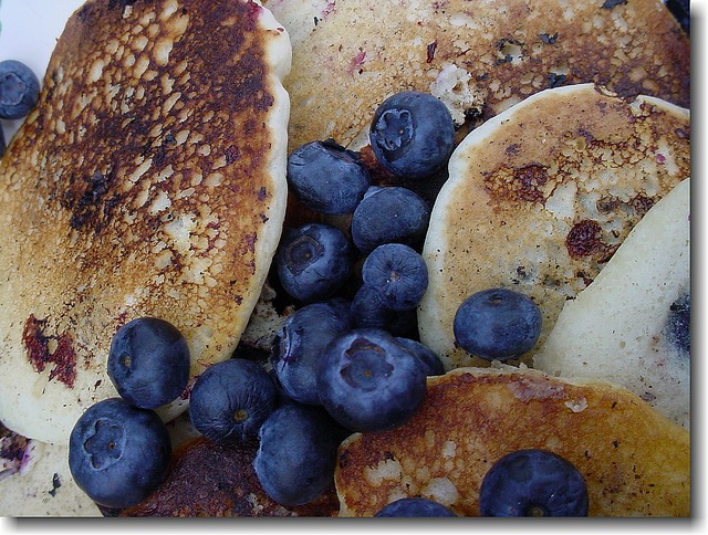 BLUEBERRY YOGURT PANCAKES