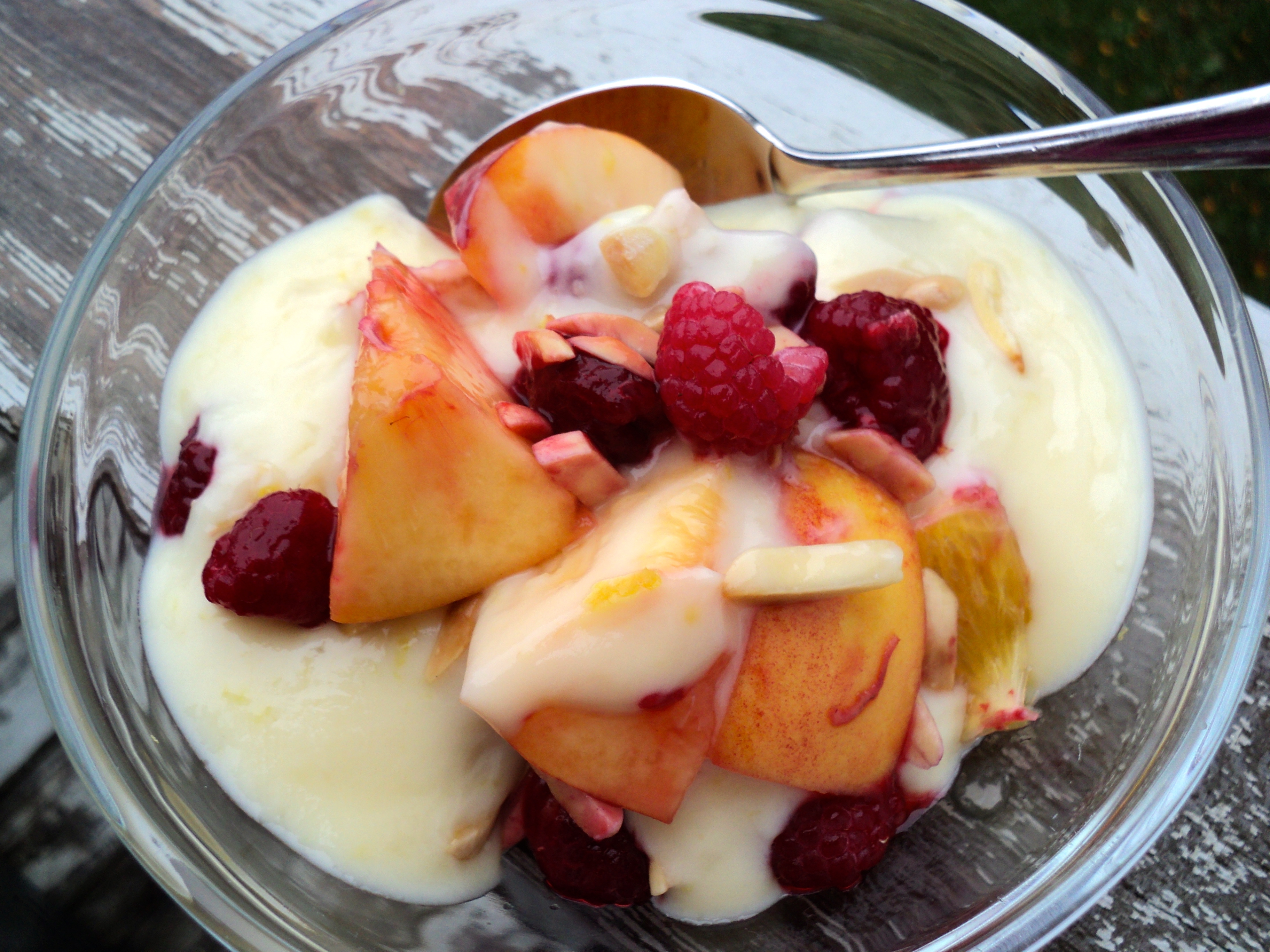 FROUTA KE YAOURTI (GREEK FRUIT SALAD)