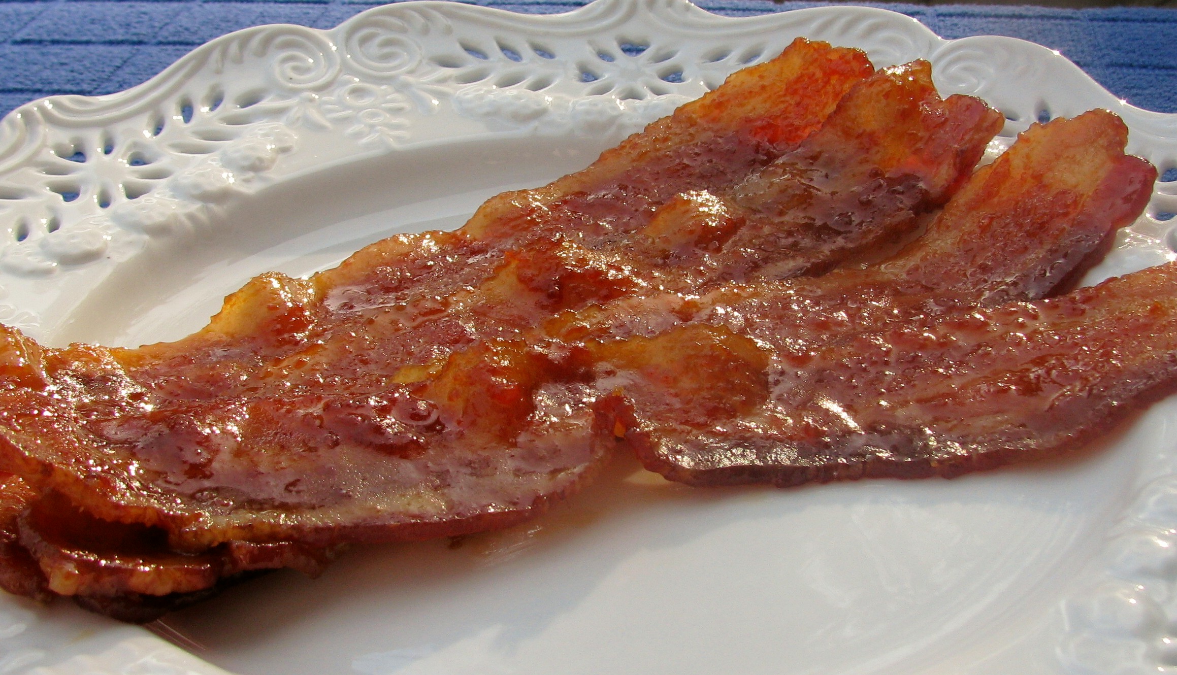 BACON WITH SRIRACHA AND BROWN SUGAR