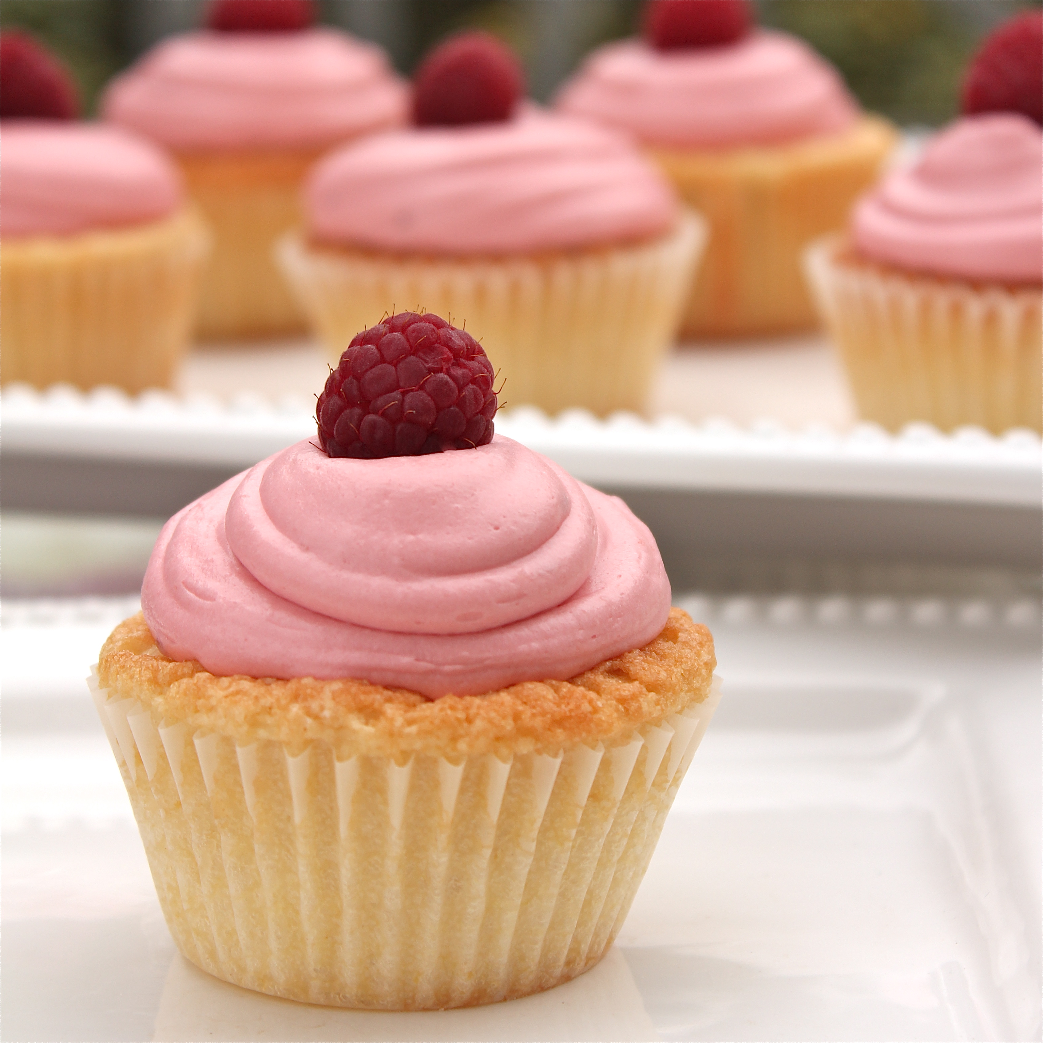 Raspberry and cream cupcakes recipe - BBC Food