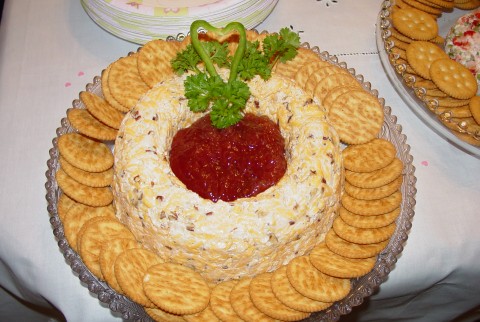 STRAWBERRY CHEESE RING