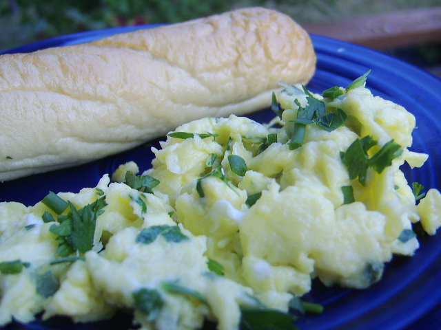 30 Second Scrambled Eggs – in the Microwave!