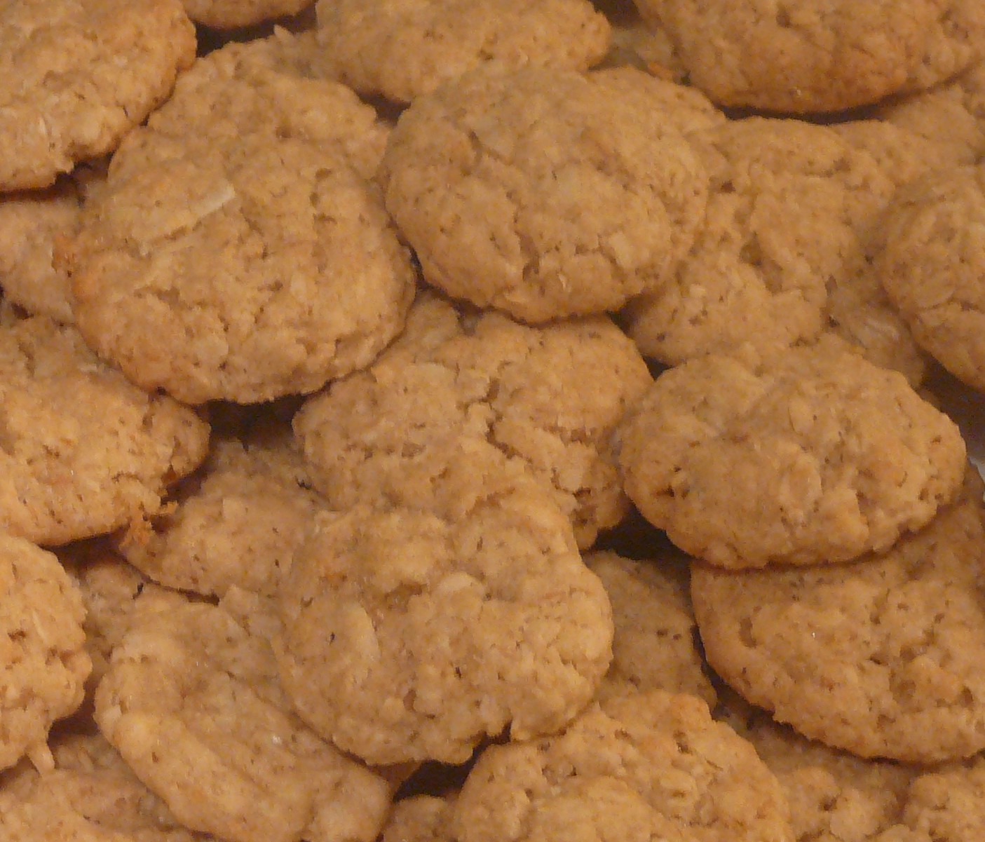 CRISPY COCONUT-OATMEAL COOKIES