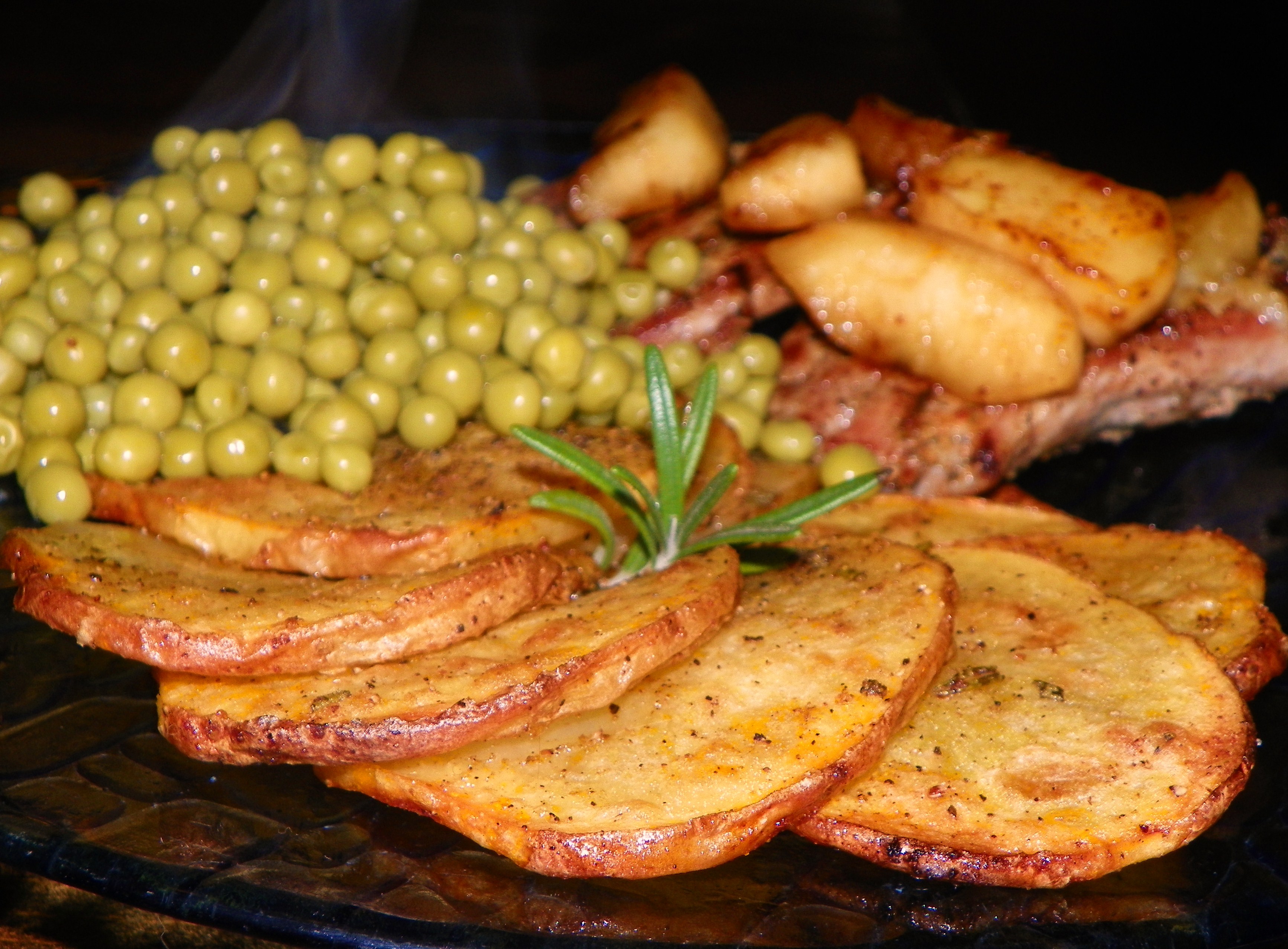 OVEN BAKED ITALIAN POTATOES WITH ROSEMARY