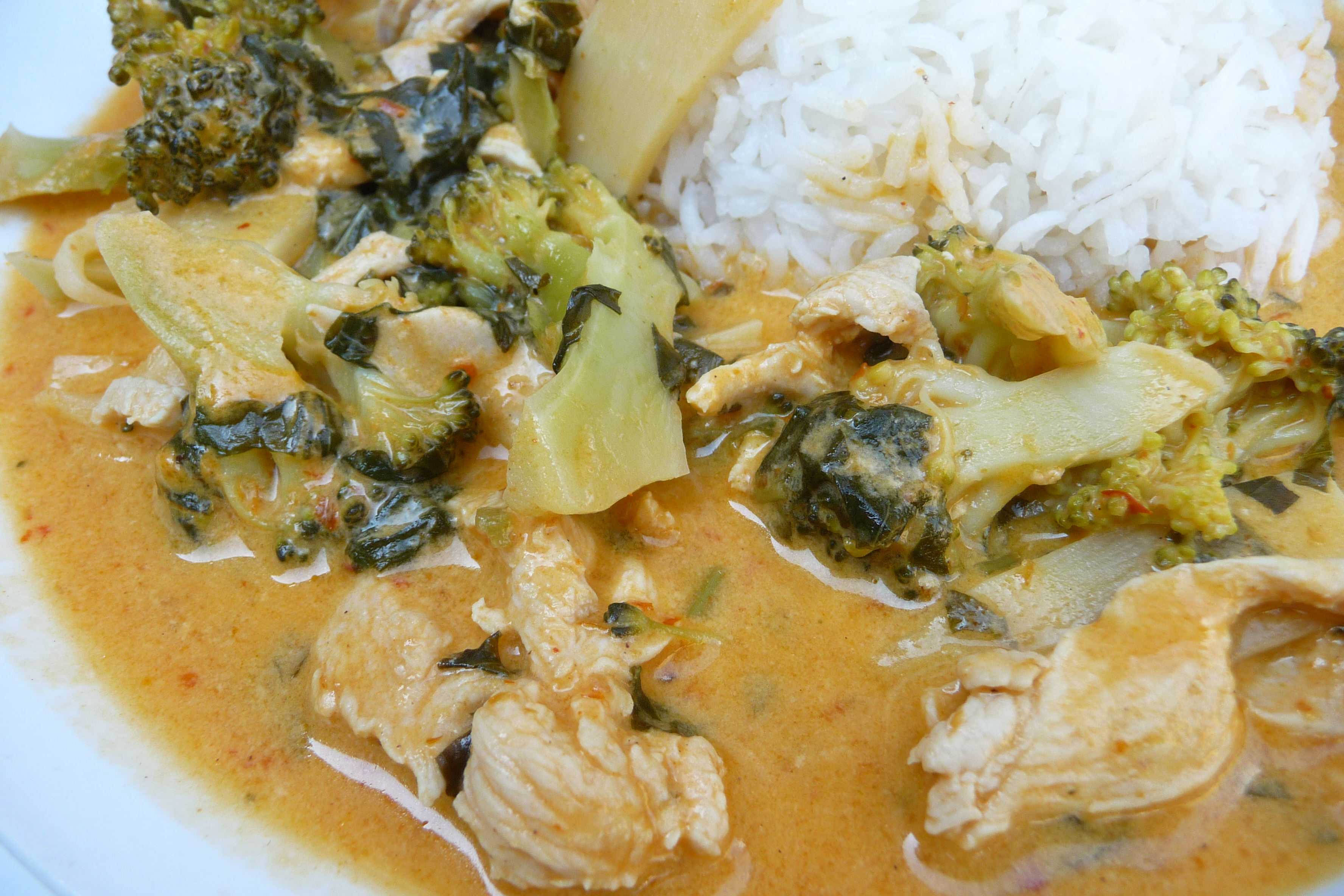 CHICKEN AND BROCCOLI THAI CURRY