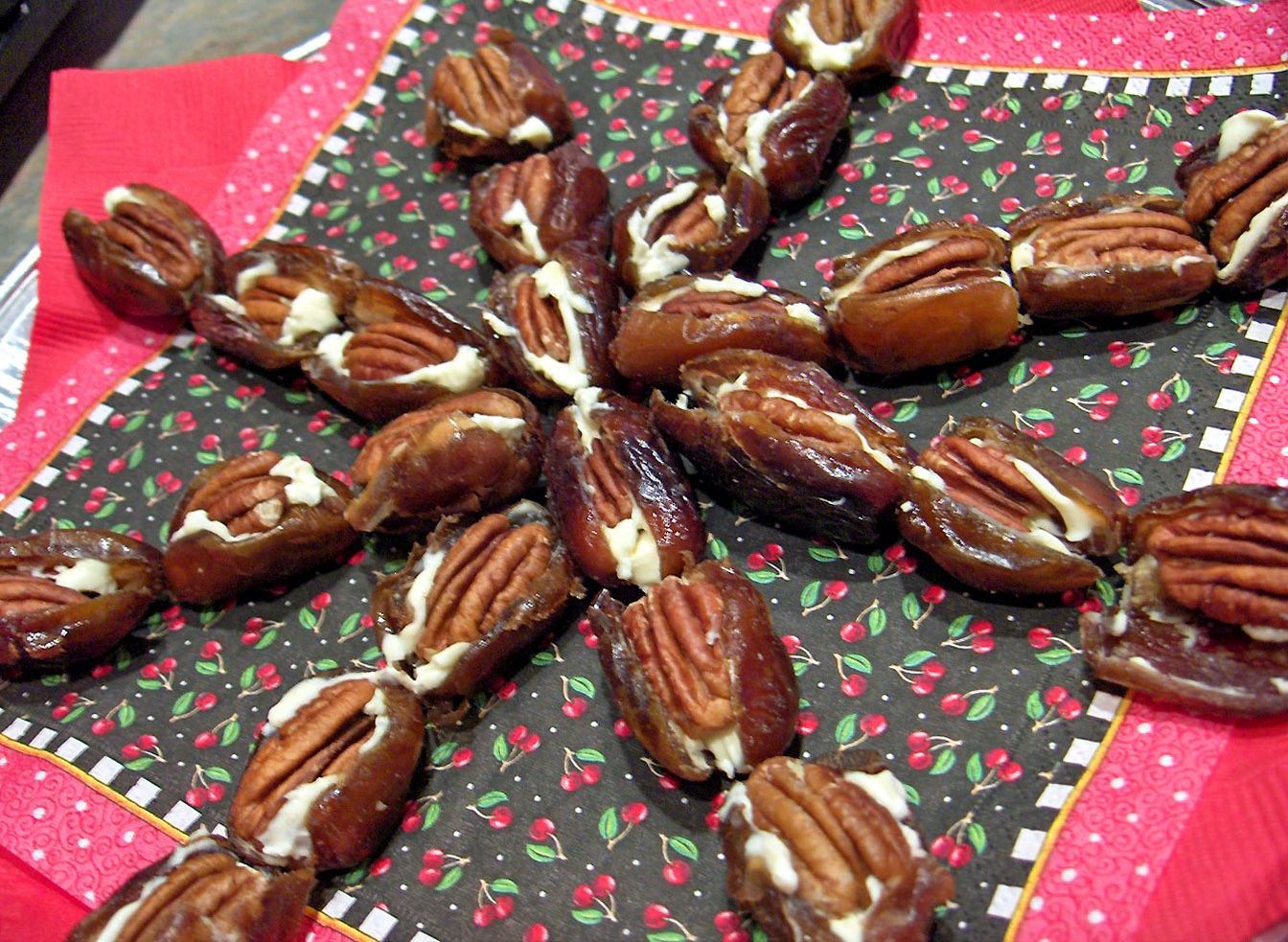 DATES STUFFED WITH CREAM CHEESE AND PECANS