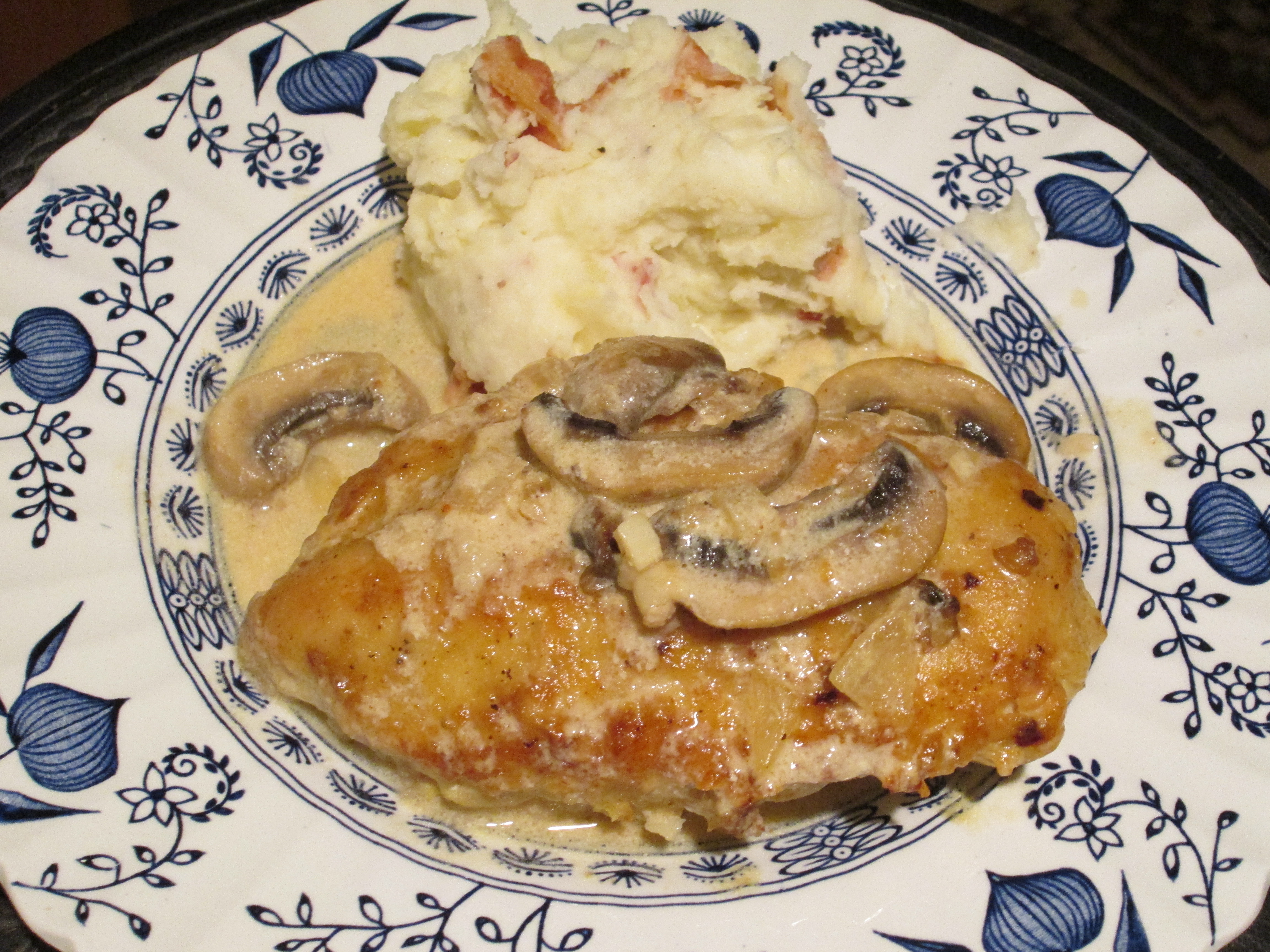 CHICKEN BREASTS IN LEMON MUSHROOM SAUCE