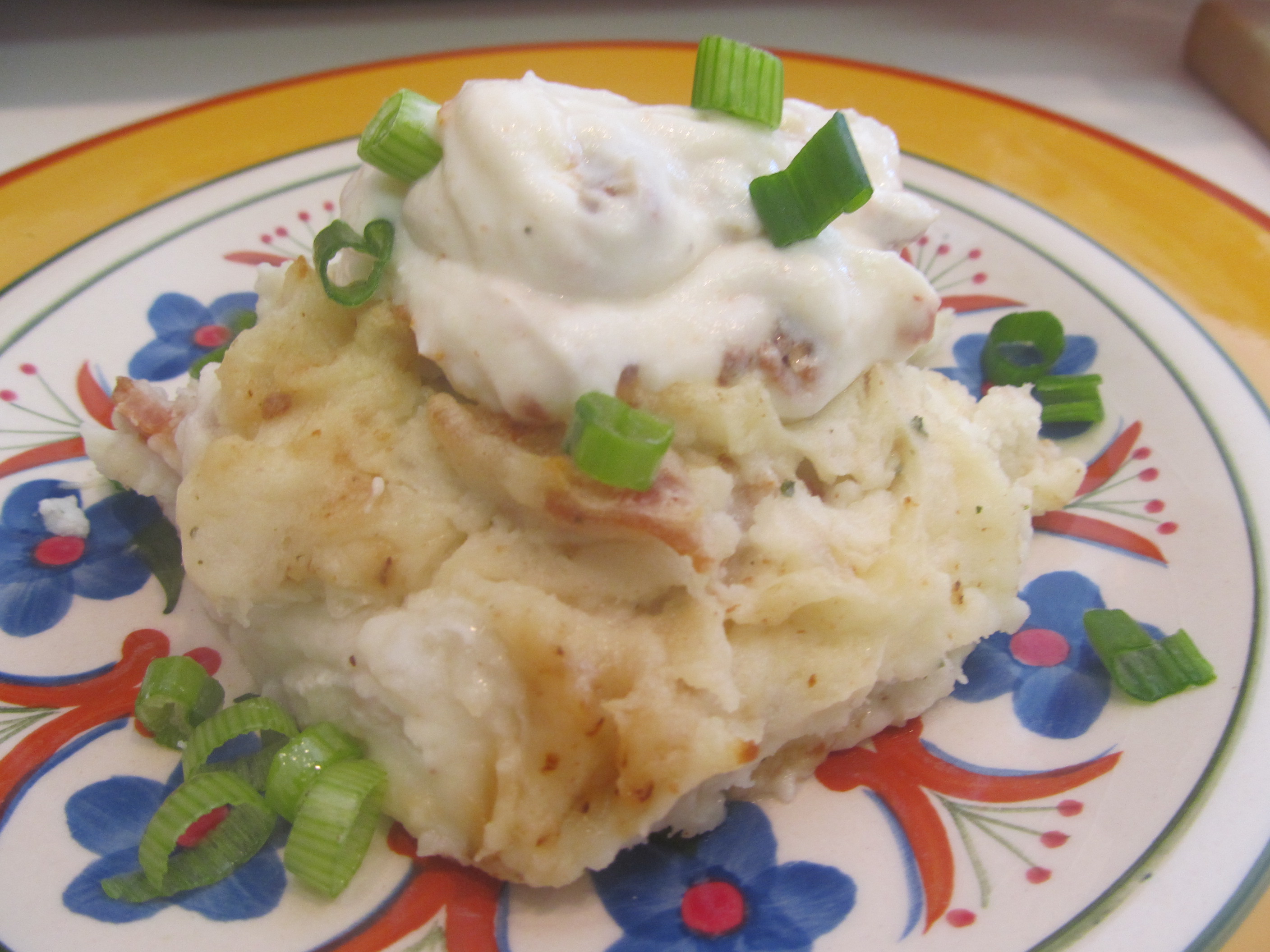 BACON & GOAT CHEESE POTATOES WITH SUNDRIED TOMATO SOUR CREAM