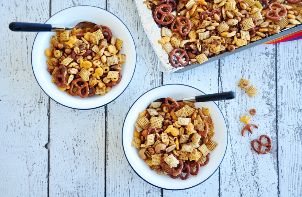 JULIE'S EXTRA SPECIAL HOLIDAY CHEX MIX