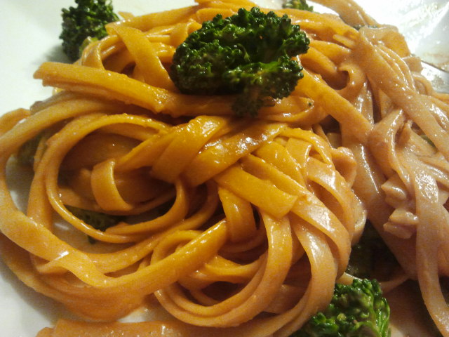 NOODLES WITH SPICY PEANUT SAUCE NOODLES WITH SPICY PEANUT SAUCE