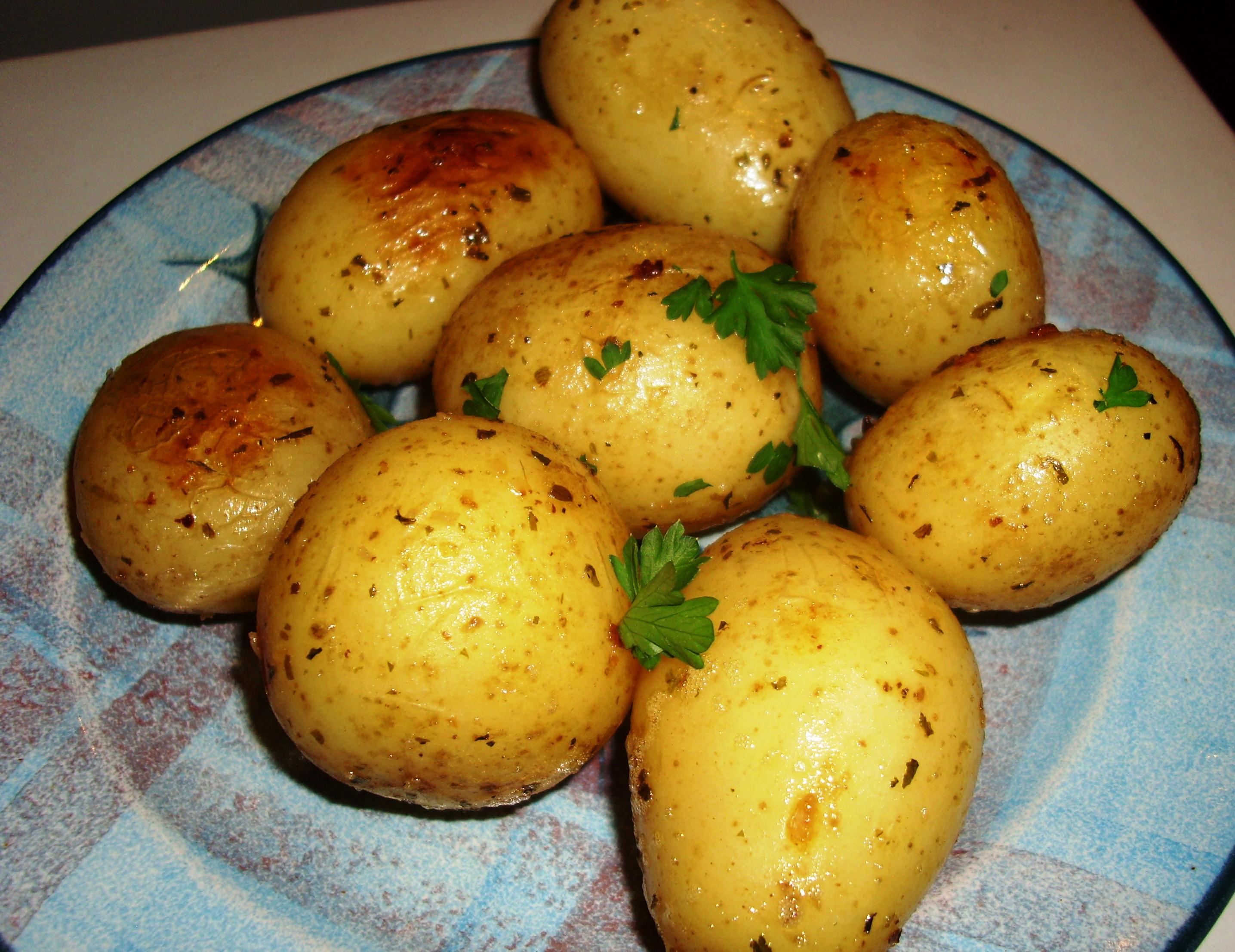 BUTTER STEAMED NEW POTATOES (SMORDAMPETE NYPOTETER)