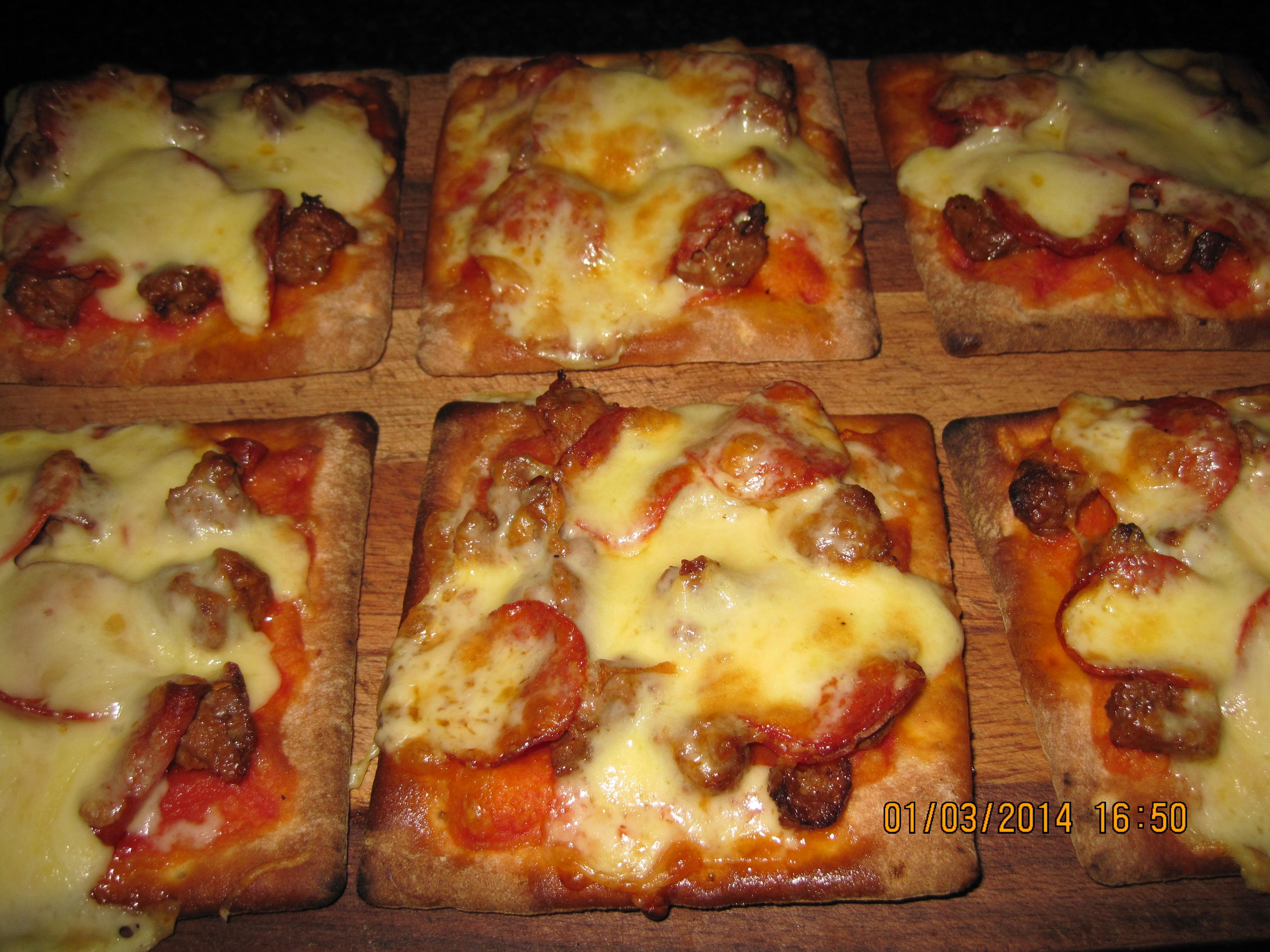 Noah S Sausage And Pepperoni Flatbread Pizza Recipe Food Com