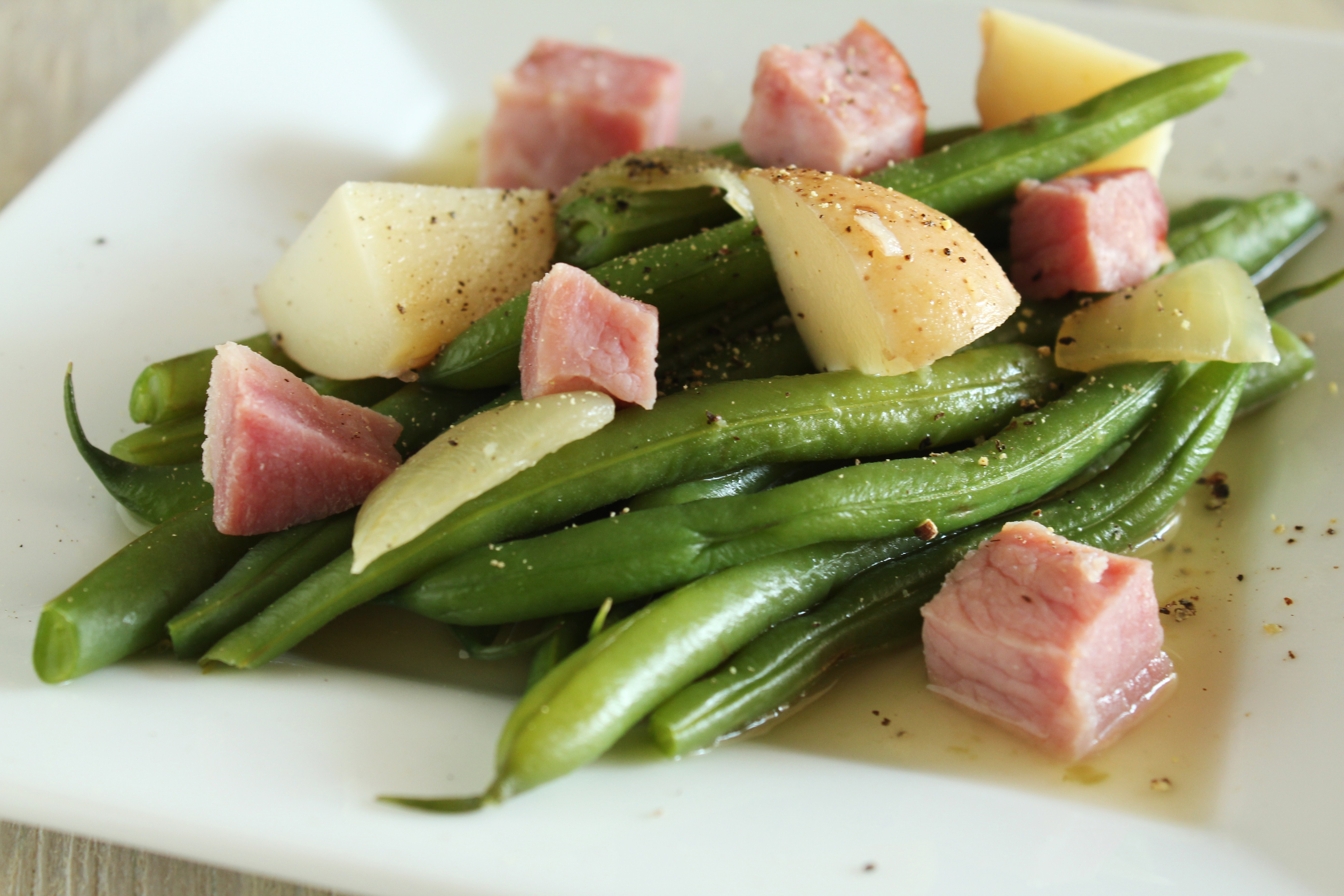 NEW POTATOES, GREEN BEANS AND HAM NEW POTATOES, GREEN BEANS AND HAM