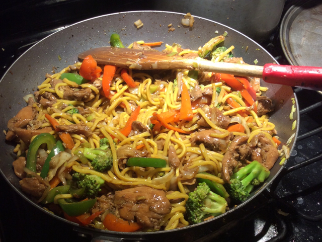 STIR-FRIED CHICKEN AND NOODLES