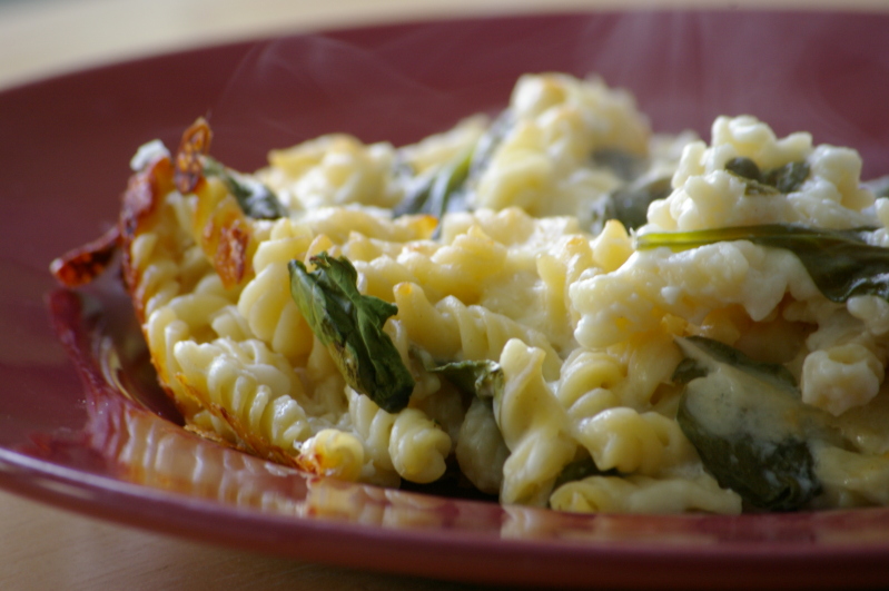 LIGHT MACARONI AND CHEESE WITH SPINACH