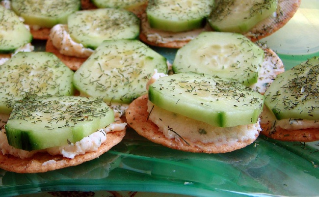 CUCUMBER AND CREAM CHEESE APPETIZERS