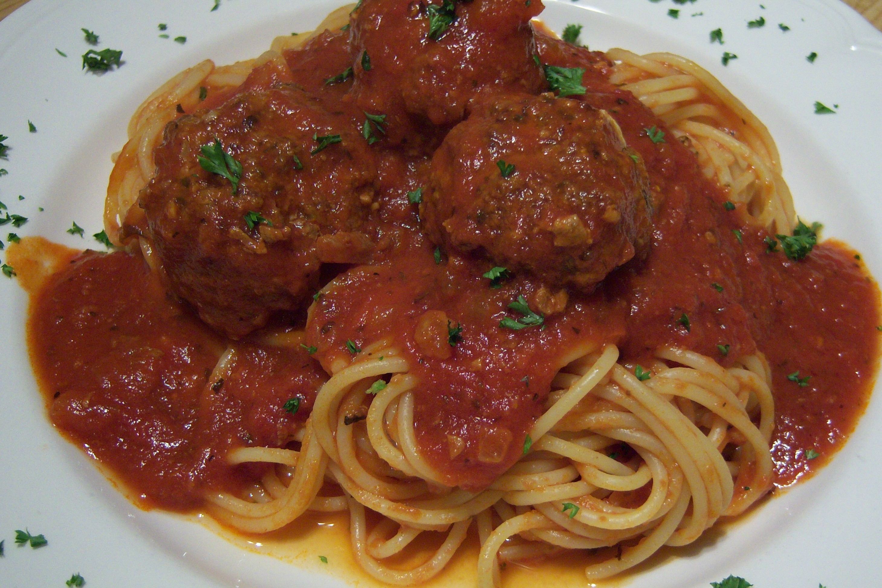 ✣ The Best SPAGHETTI SAUCE AND MEATBALLS