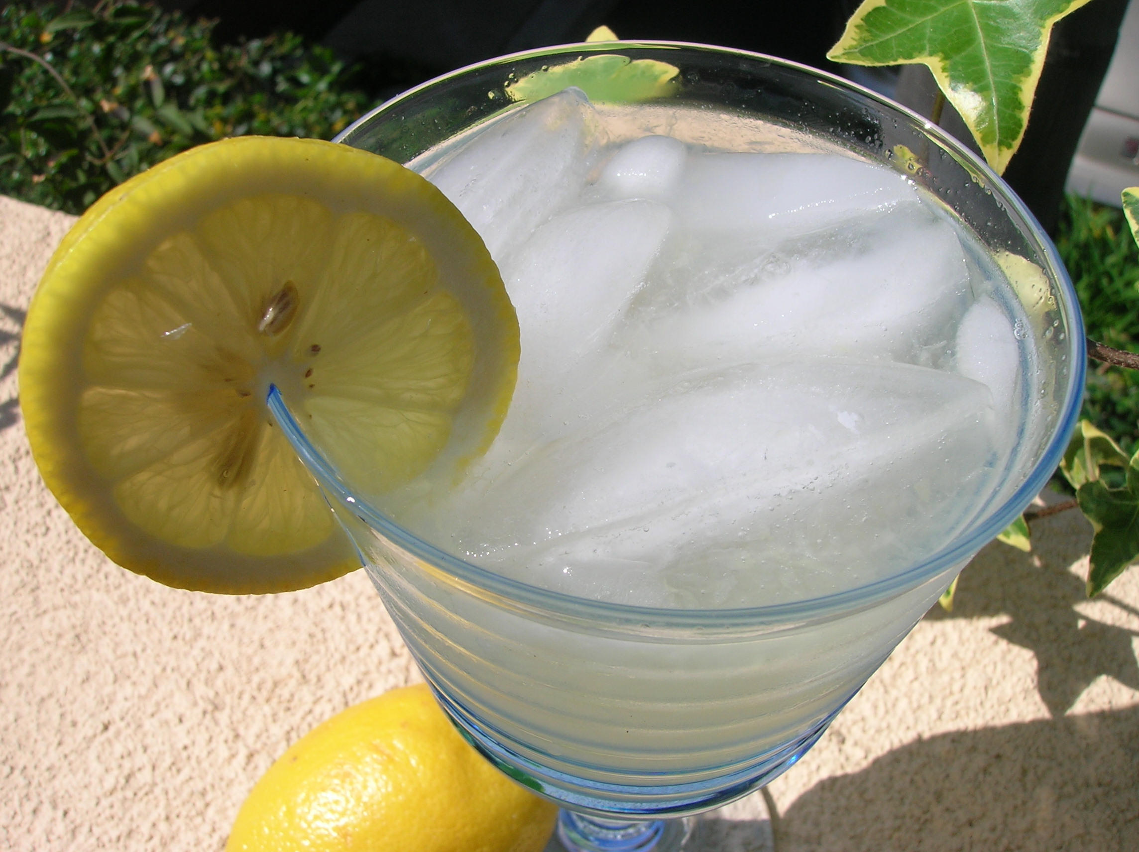 HOMEMADE LEMONADE