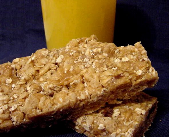 NO-BAKE GRANOLA BARS