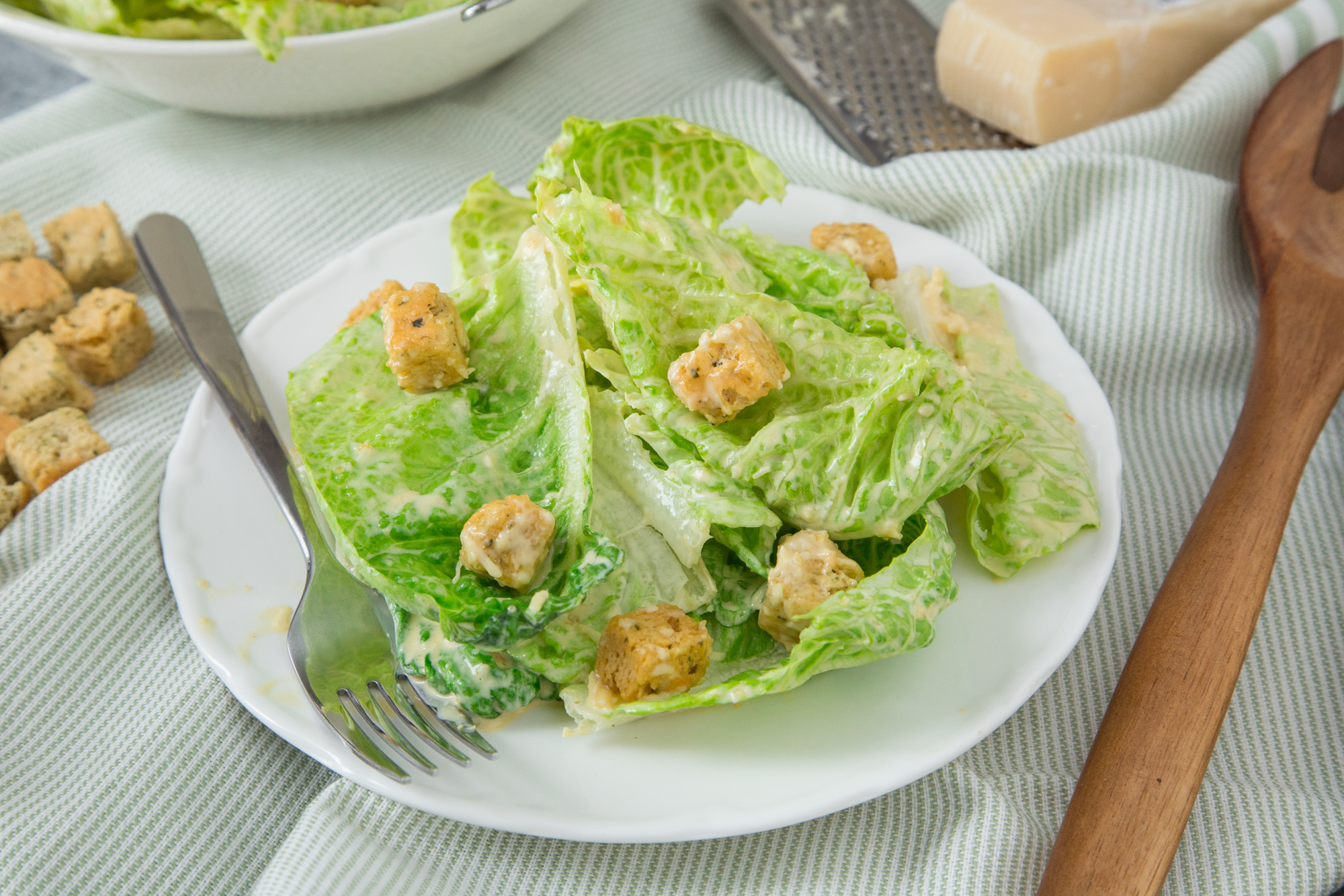 CLASSIC & DELICIOUS CAESAR SALAD