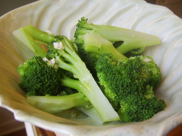 GARLIC BROCCOLI SPEARS