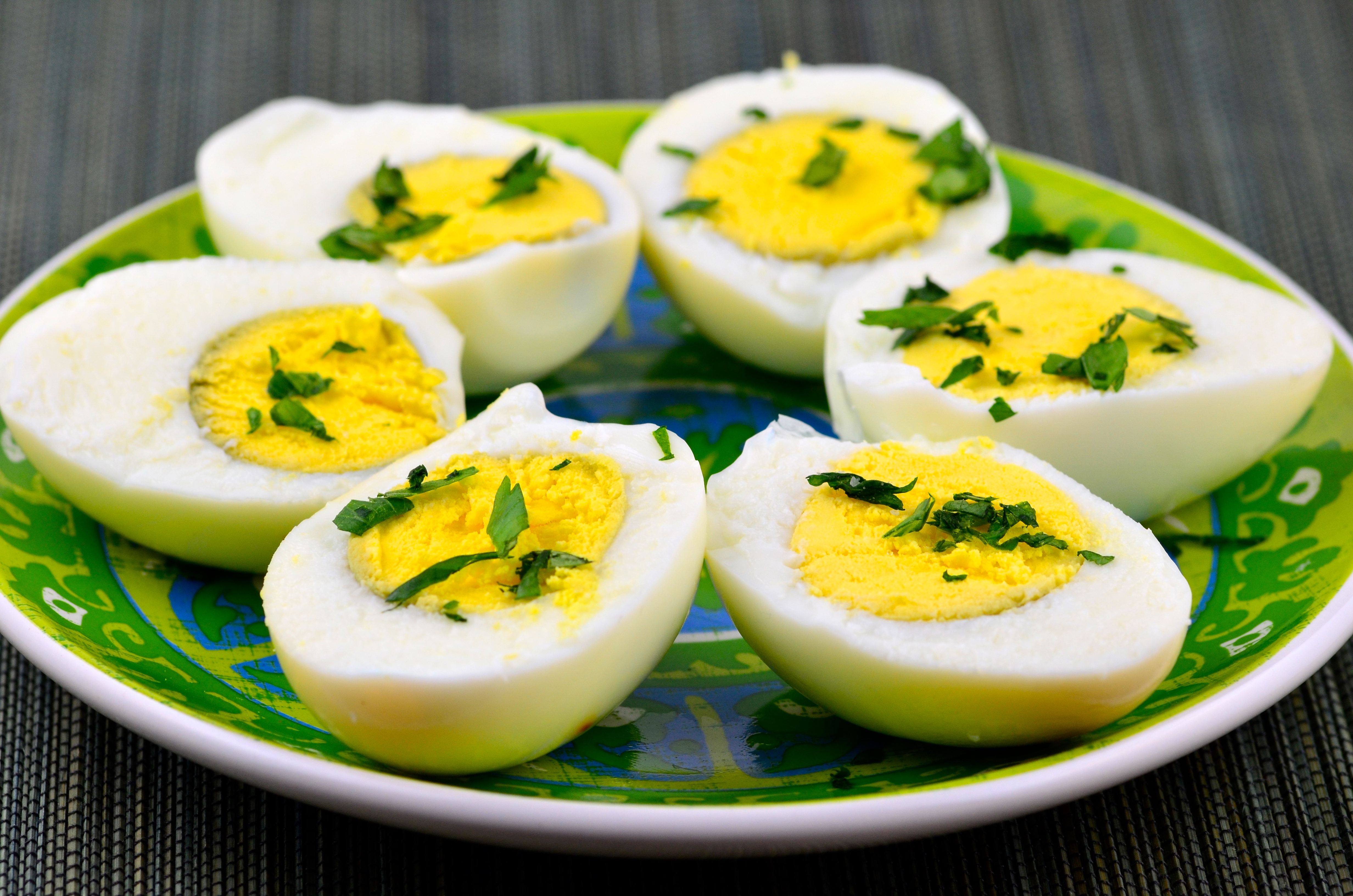 HARD COOKED EGGS IN THE OVEN (BAKED EGGS)