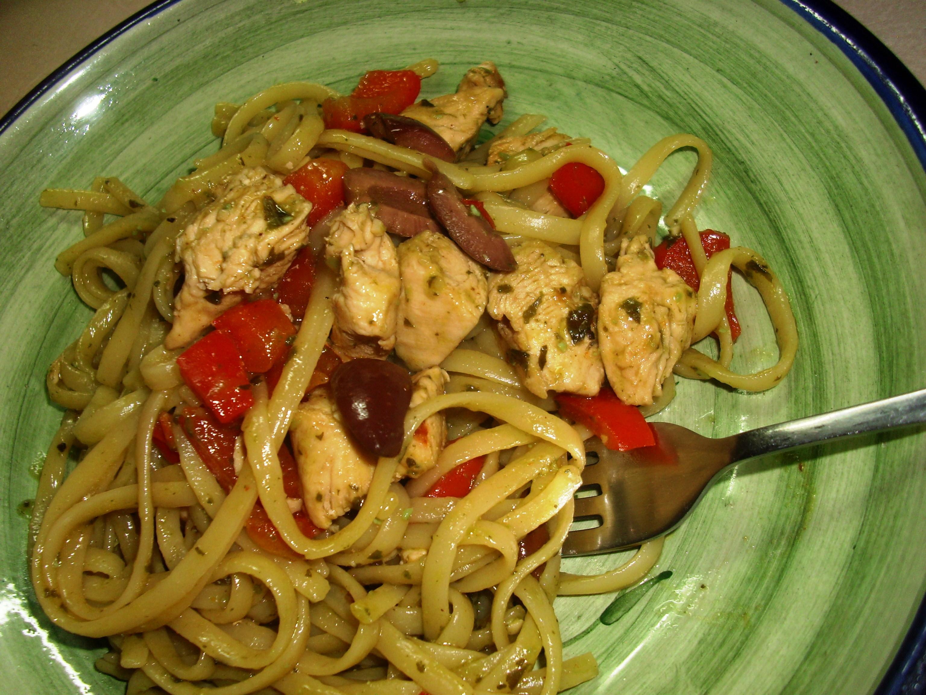 FRESH FETTUCCINE WITH PULLED ROTISSERIE CHICKEN, PESTO, AND ROAS