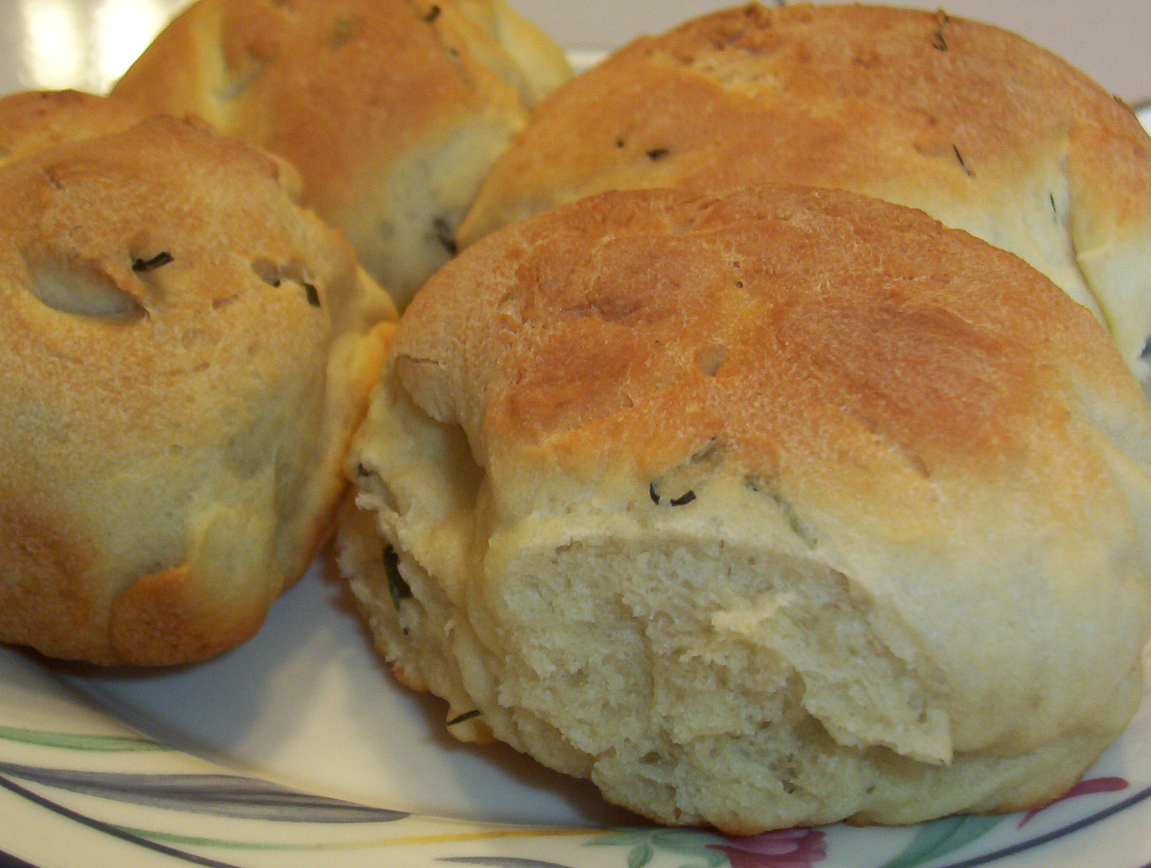 SOUR CREAM CHIVE BREAD (BREAD MACHINE)