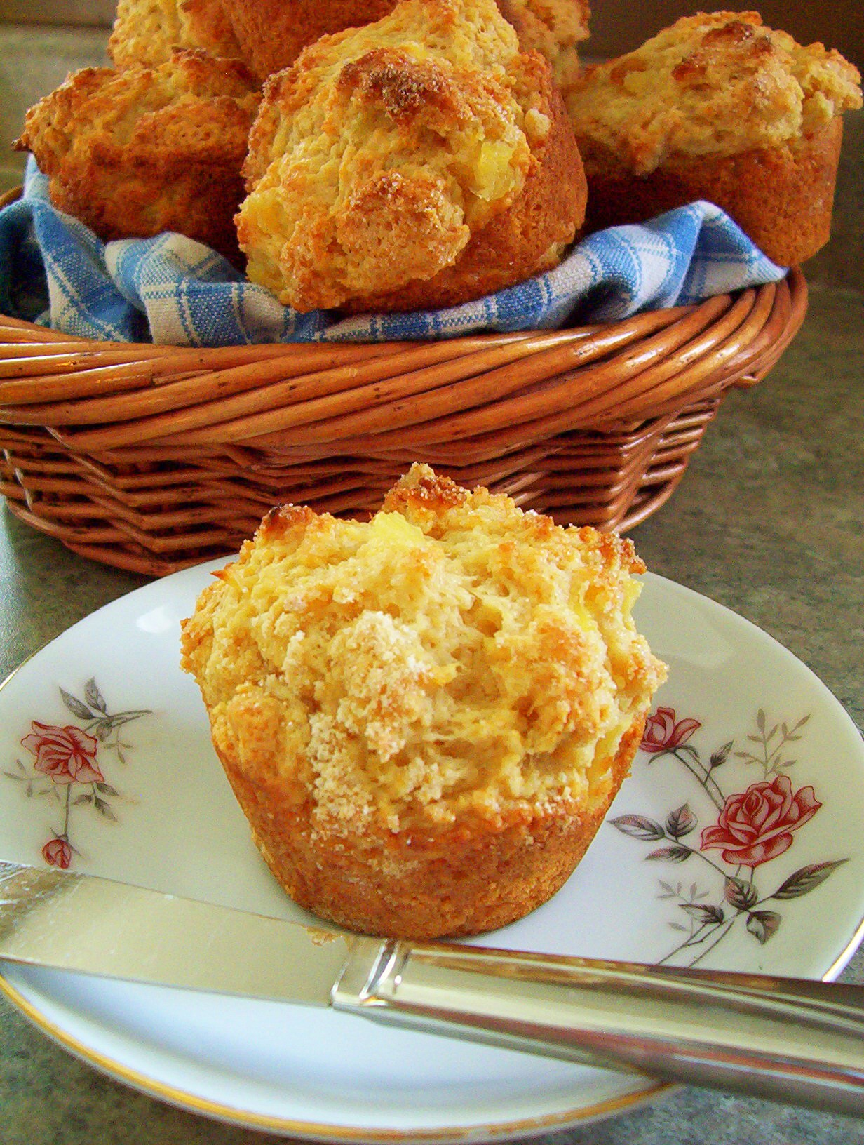 PINEAPPLE CREAM MUFFINS